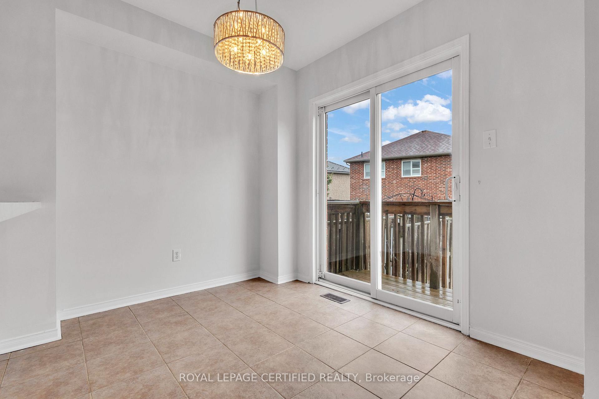 Photo 11 of 114 Botavia Downs Drive, Brampton, Fletcher's Meadow — HOMEH