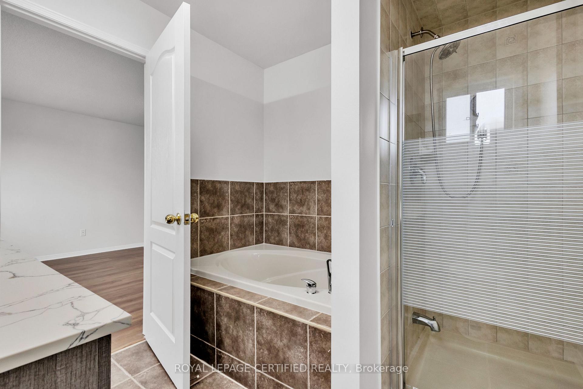 Photo 16 of 114 Botavia Downs Drive, Brampton, Fletcher's Meadow — HOMEH