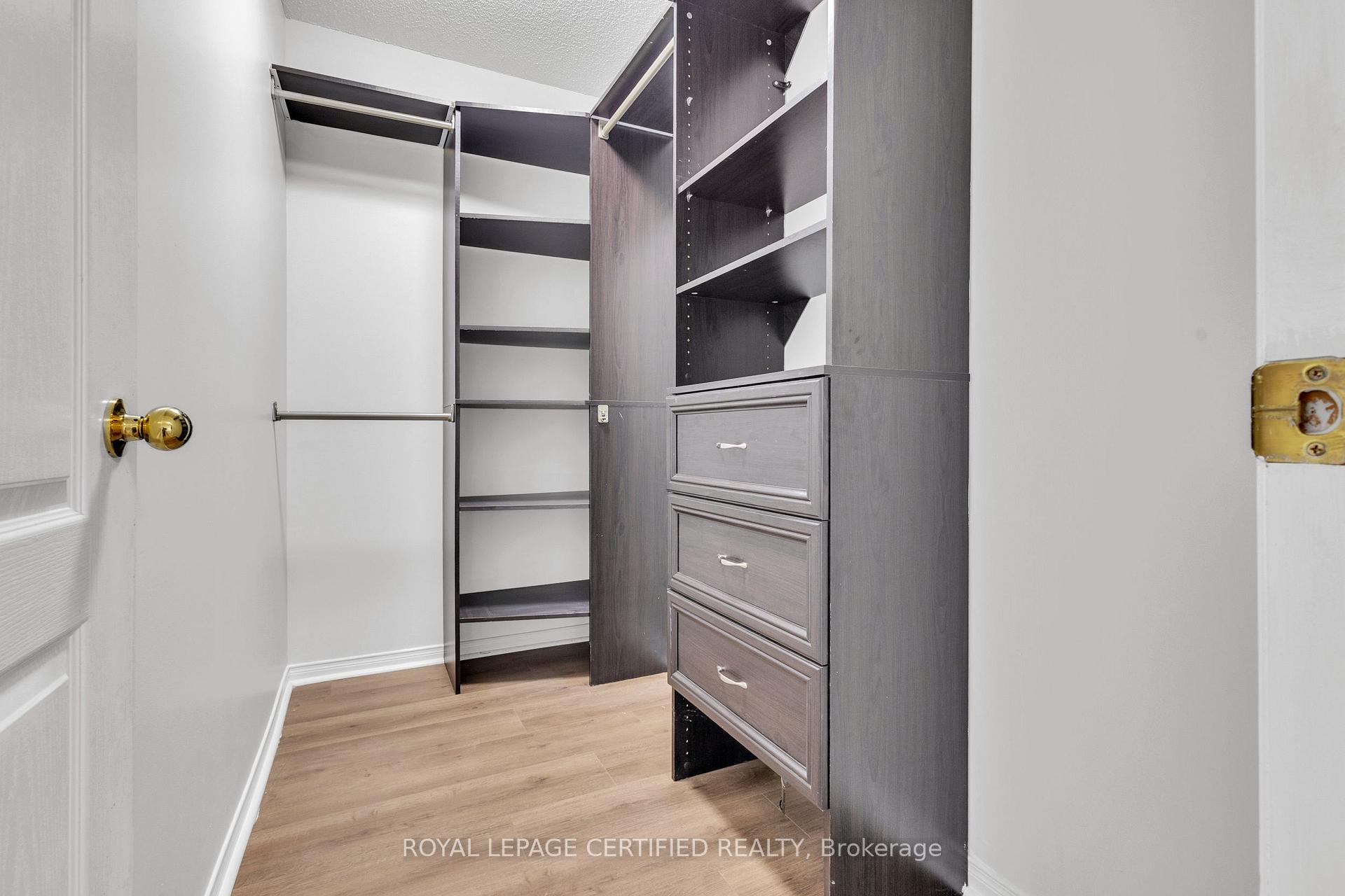 Photo 17 of 114 Botavia Downs Drive, Brampton, Fletcher's Meadow — HOMEH