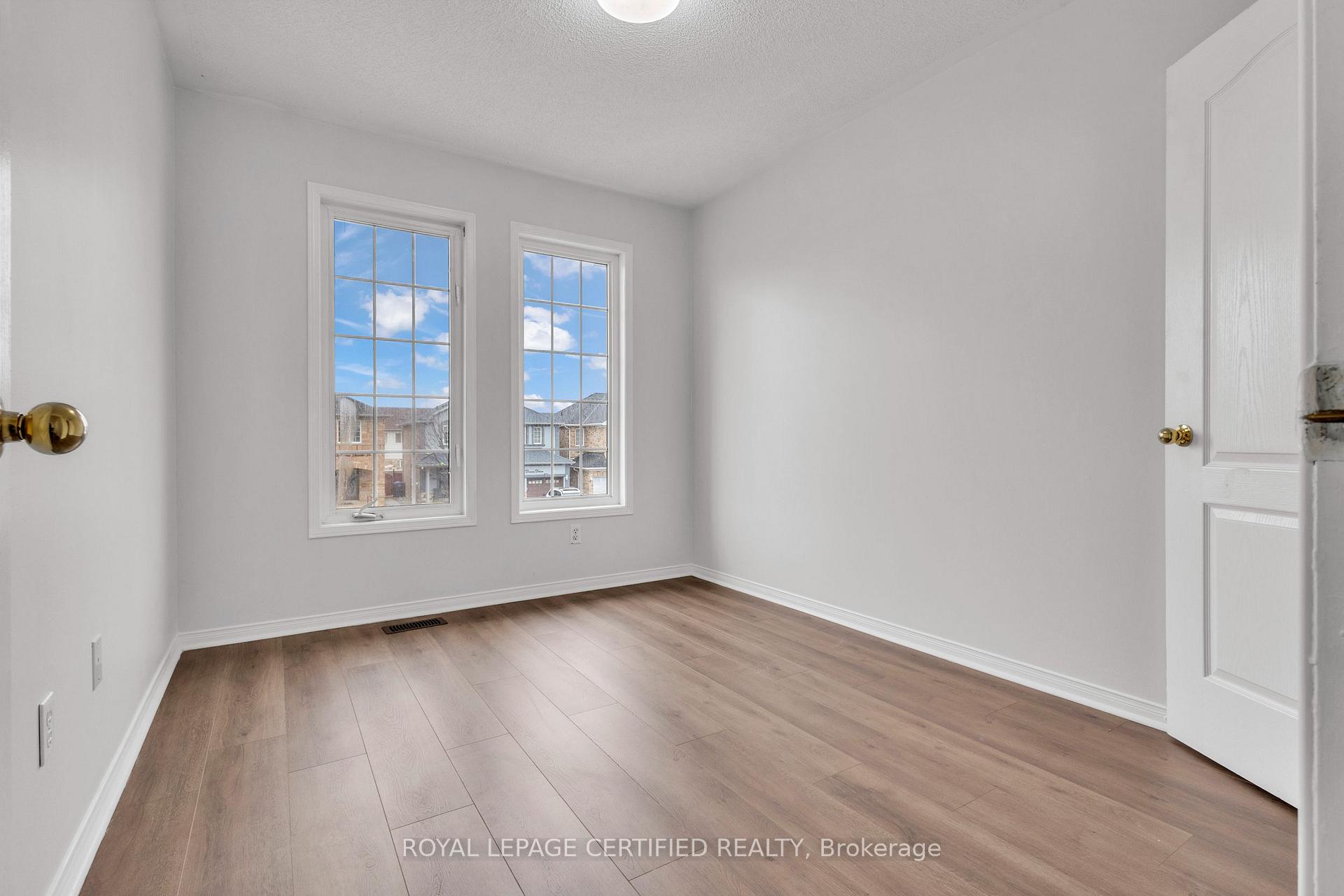 Photo 18 of 114 Botavia Downs Drive, Brampton, Fletcher's Meadow — HOMEH