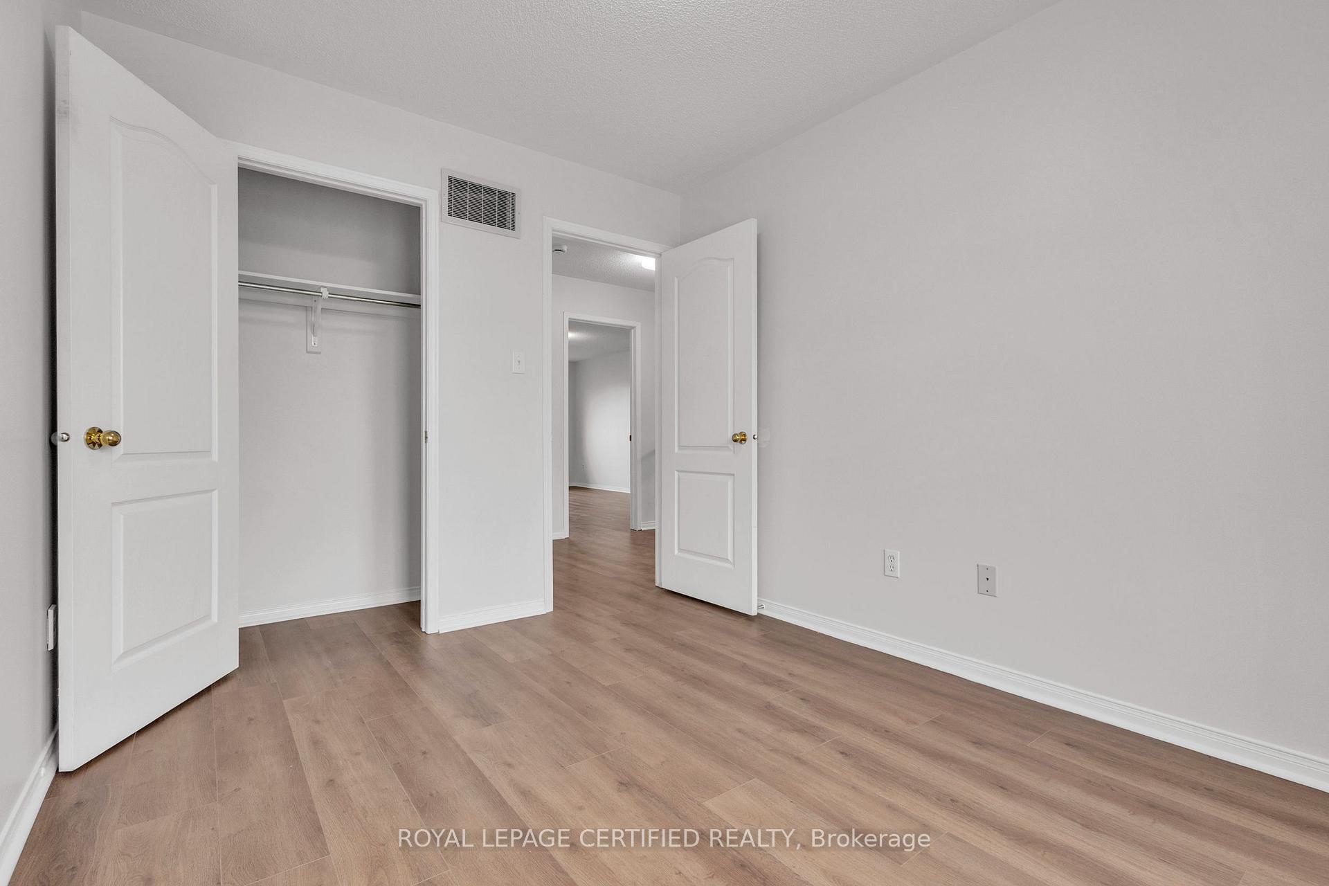 Photo 19 of 114 Botavia Downs Drive, Brampton, Fletcher's Meadow — HOMEH