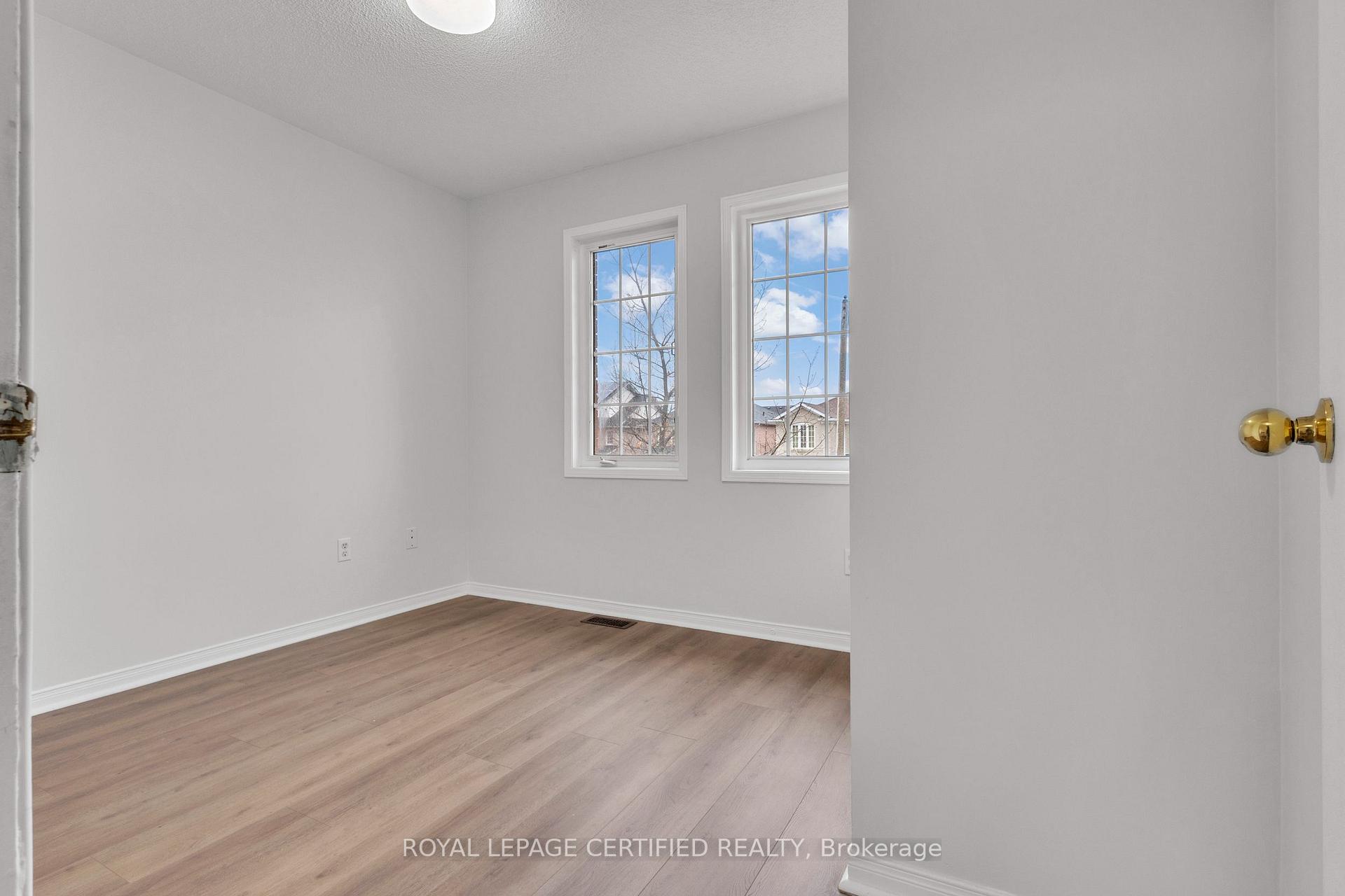 Photo 20 of 114 Botavia Downs Drive, Brampton, Fletcher's Meadow — HOMEH