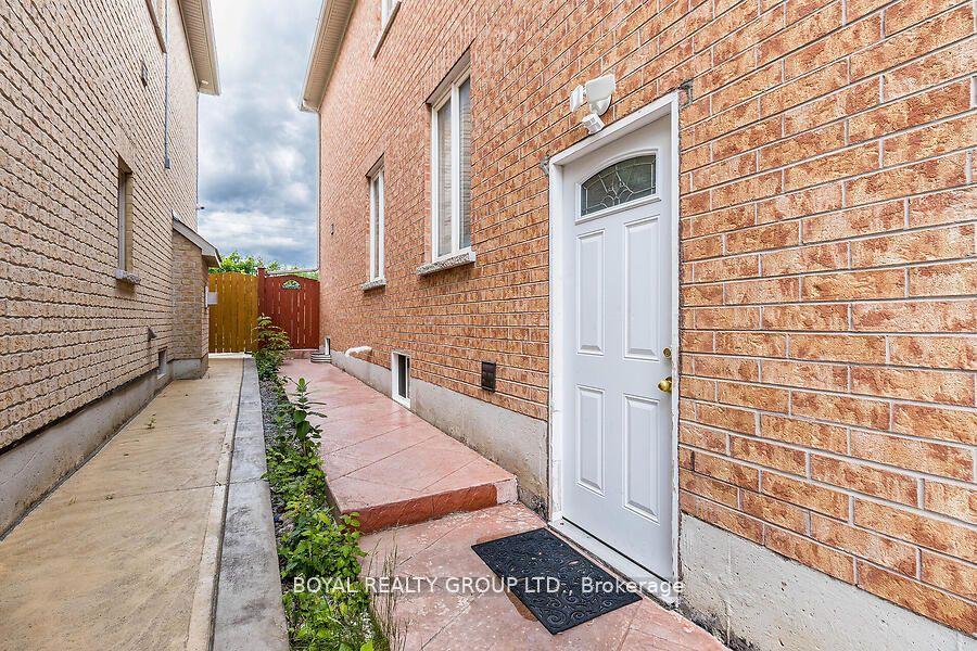 Photo 7 of 80 Sleightholme Crescent, Brampton, Bram East — HOMEH