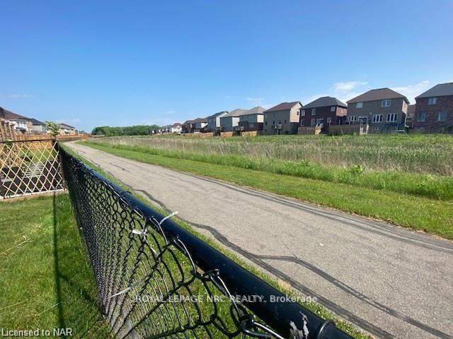 Photo 6 of 7801 Sassafras Trail, Niagara Falls, Brown — HOMEH