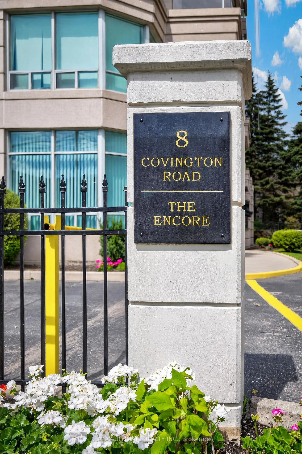 Photo 4 of Unit 808, 8 Covington Road, Toronto, Englemount-Lawrence — HOMEH
