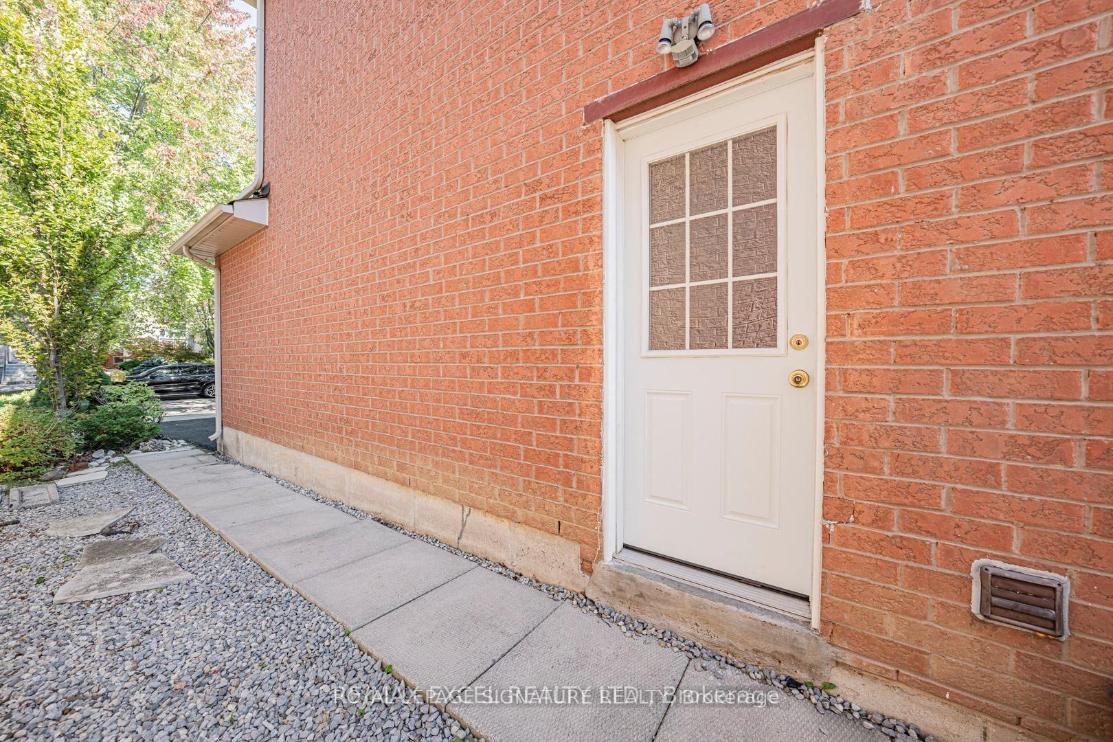 Photo 3 of Unit Bsmt, 65 Falling River Drive, Richmond Hill, Devonsleigh — HOMEH