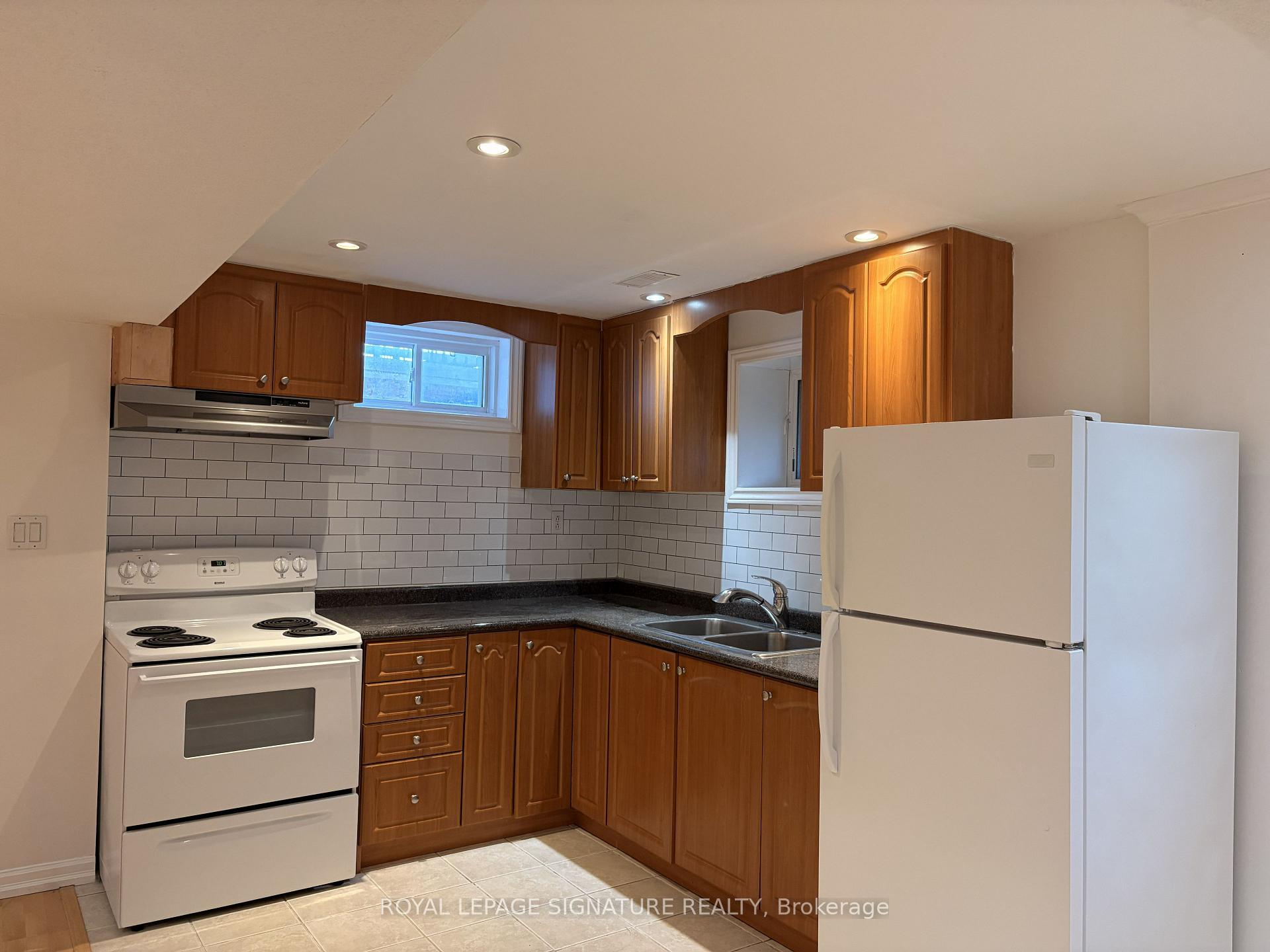 Photo 7 of Unit Bsmt, 65 Falling River Drive, Richmond Hill, Devonsleigh — HOMEH