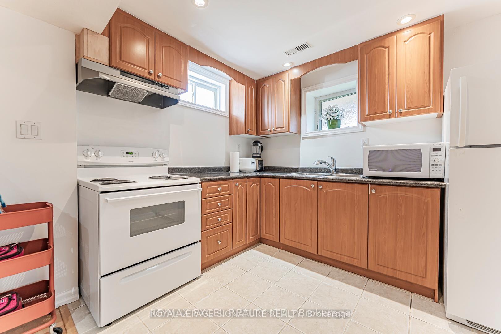 Photo 8 of Unit Bsmt, 65 Falling River Drive, Richmond Hill, Devonsleigh — HOMEH