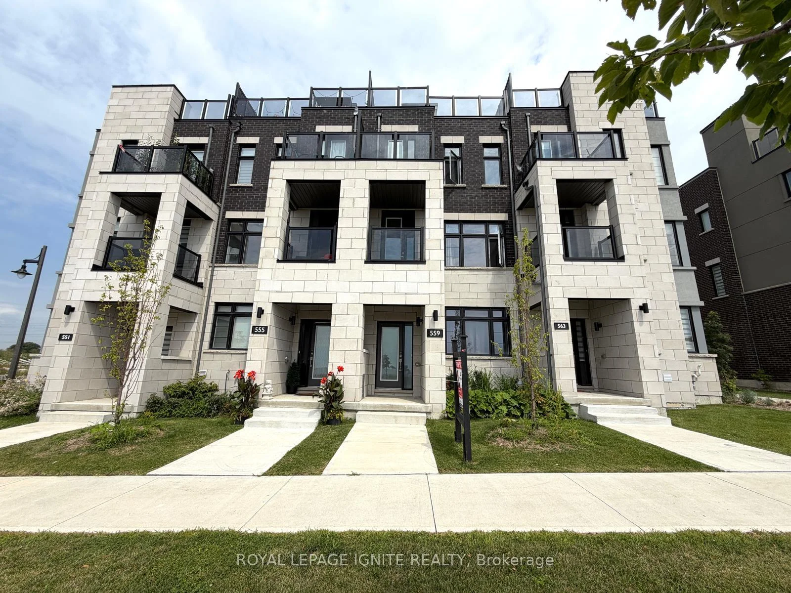 Photo of 559 Port Darlington Road