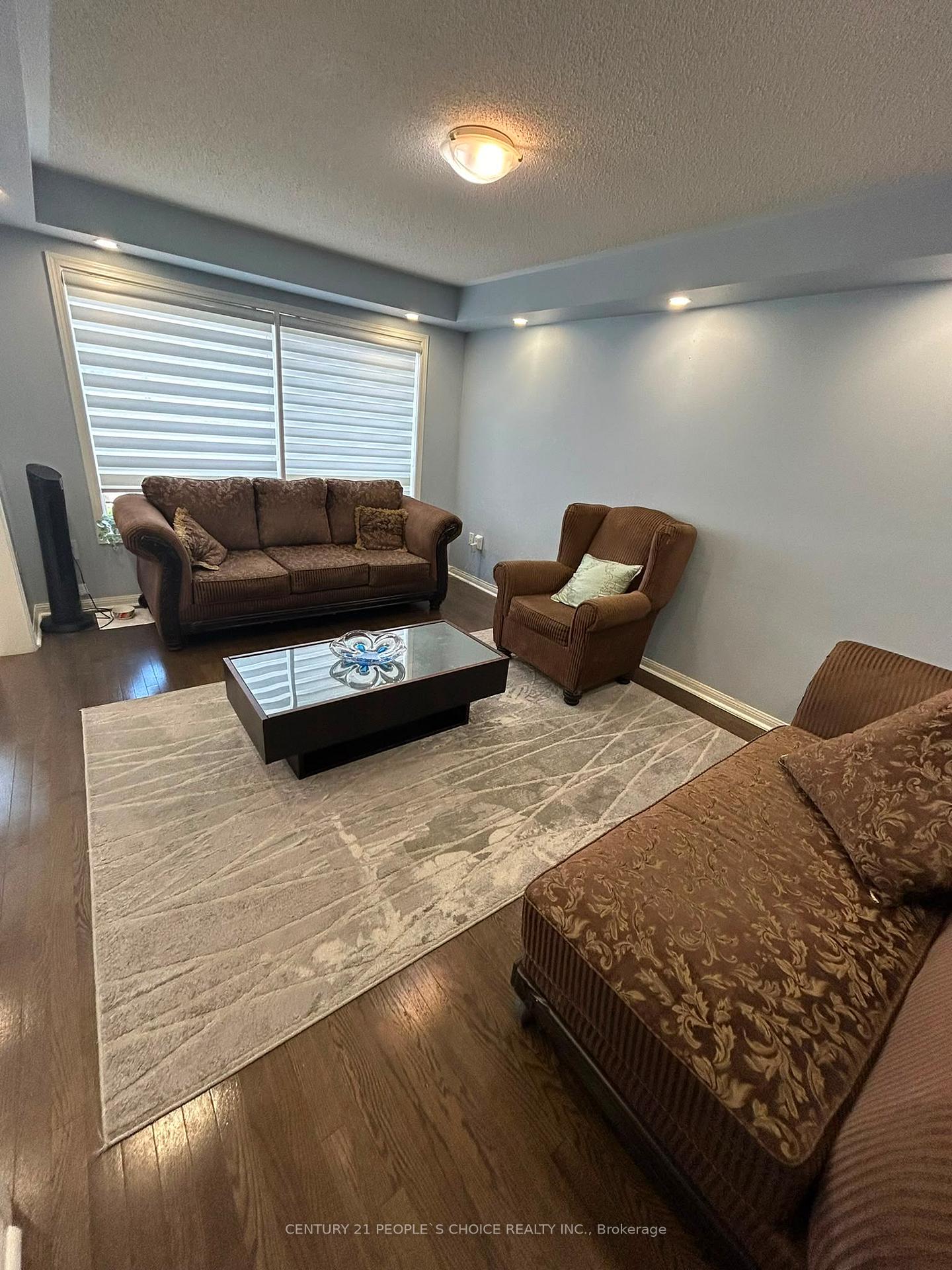 Photo 5 of 58 Ponymeadow Way, Brampton, Credit Valley — HOMEH