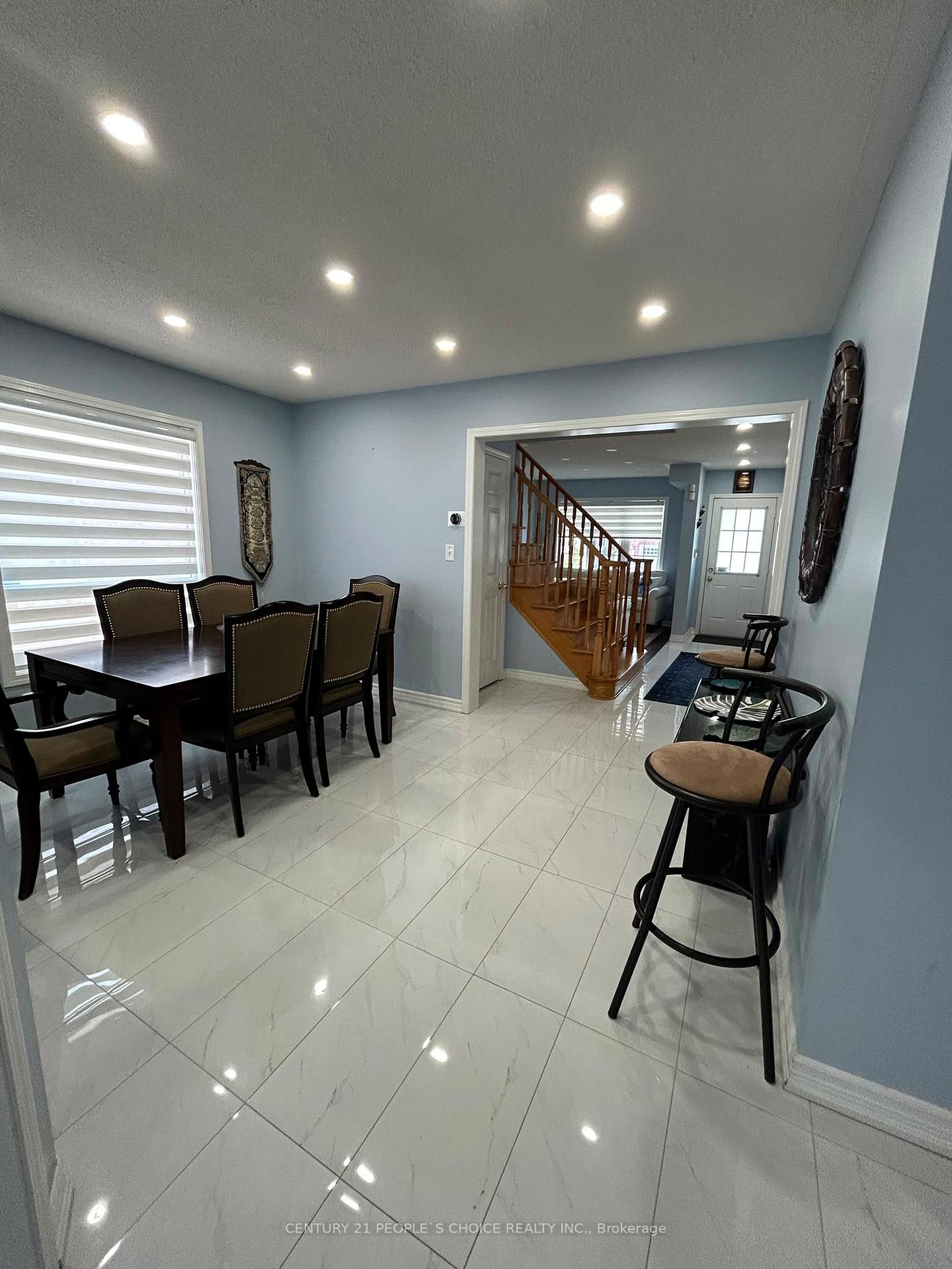 Photo 6 of 58 Ponymeadow Way, Brampton, Credit Valley — HOMEH