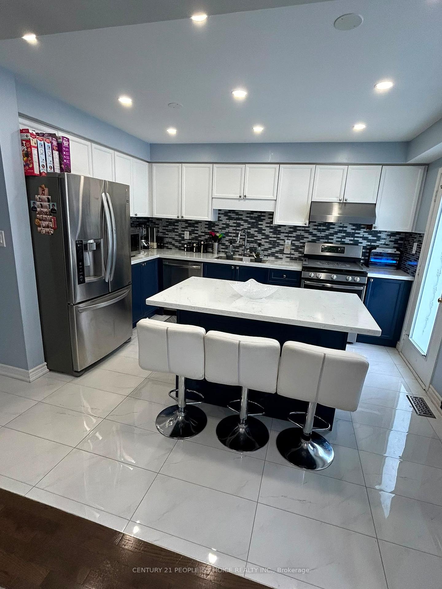 Photo 7 of 58 Ponymeadow Way, Brampton, Credit Valley — HOMEH