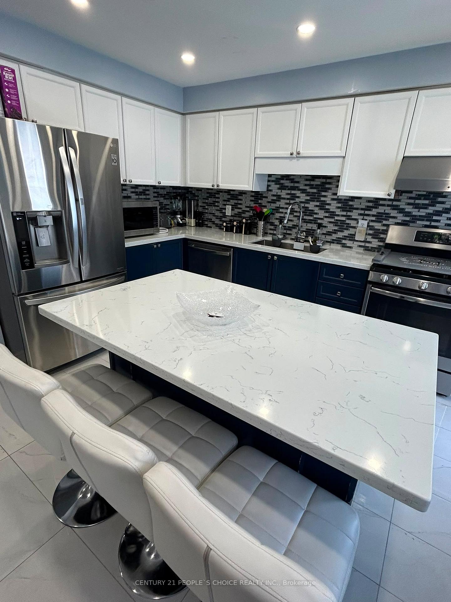 Photo 8 of 58 Ponymeadow Way, Brampton, Credit Valley — HOMEH