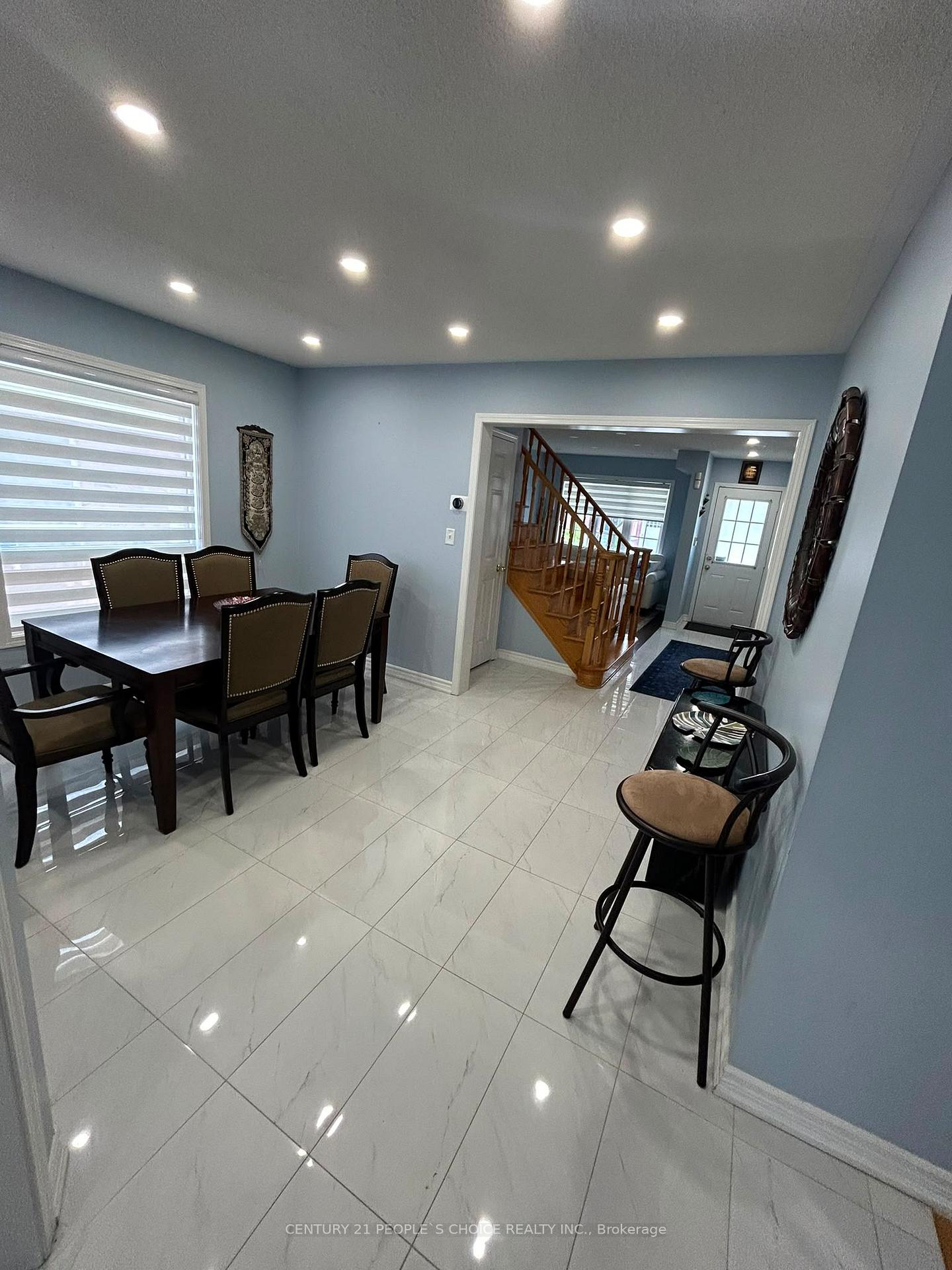 Photo 12 of 58 Ponymeadow Way, Brampton, Credit Valley — HOMEH