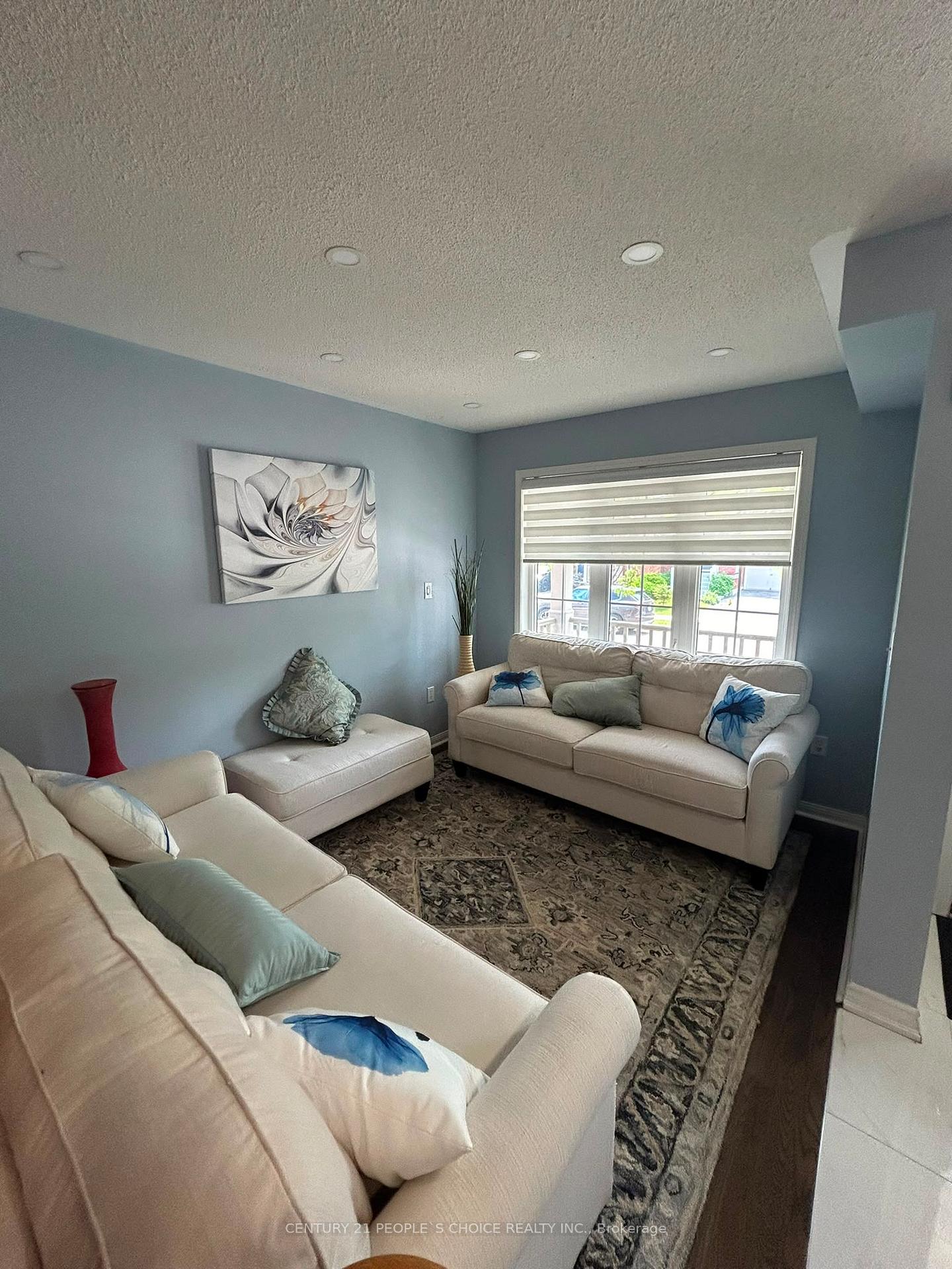 Photo 13 of 58 Ponymeadow Way, Brampton, Credit Valley — HOMEH