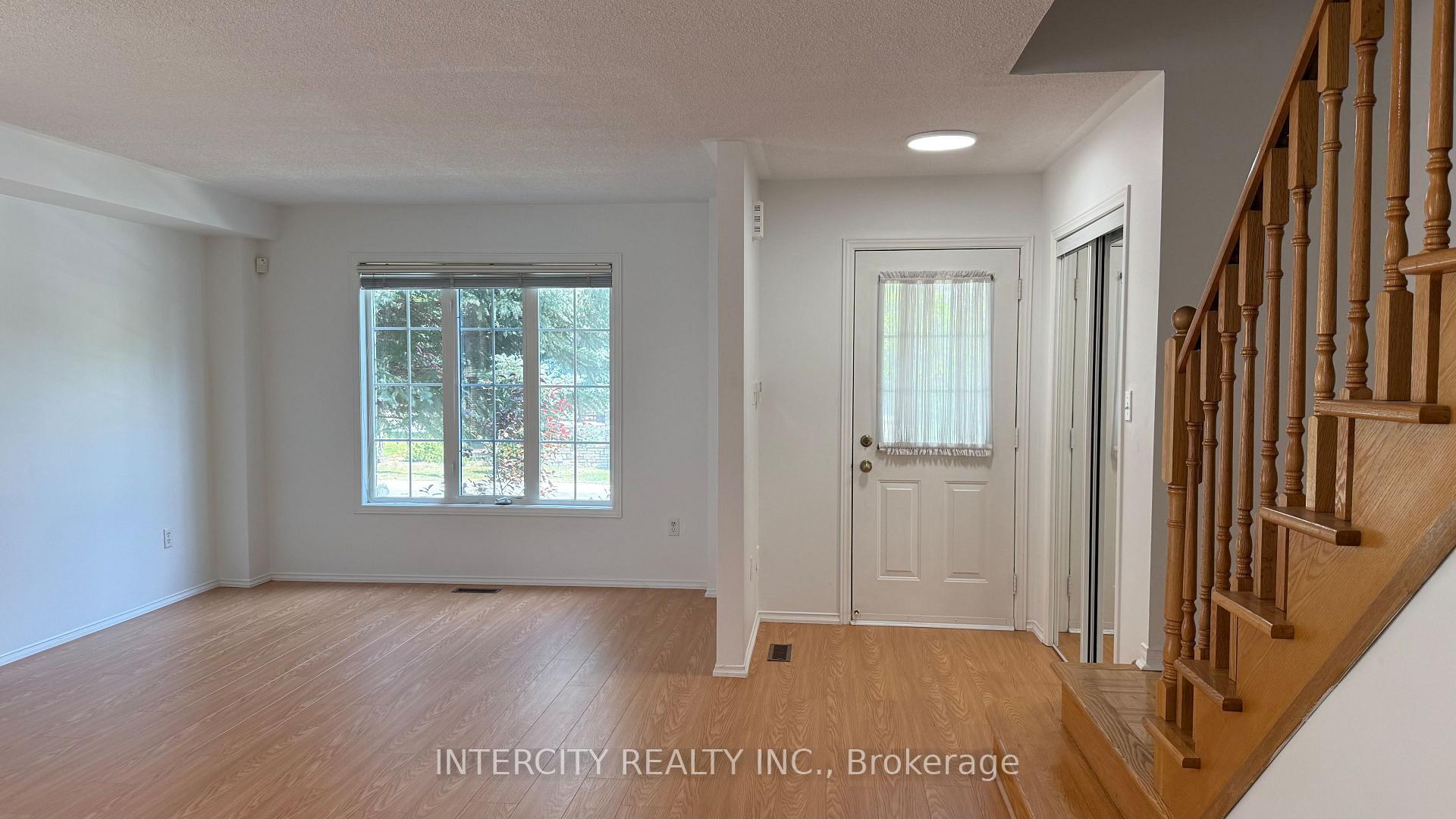 Photo 4 of 12 Castle Park Boulevard, Vaughan, Sonoma Heights — HOMEH