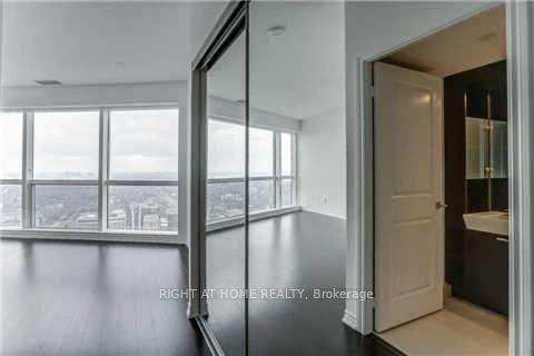 Photo 7 of Unit 5016, 386 Yonge Street, Toronto, Bay Street Corridor — HOMEH