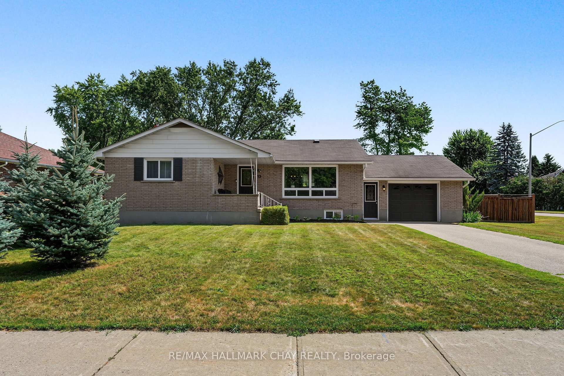Photo 2 of 13 Downey Avenue, New Tecumseth, Alliston — HOMEH