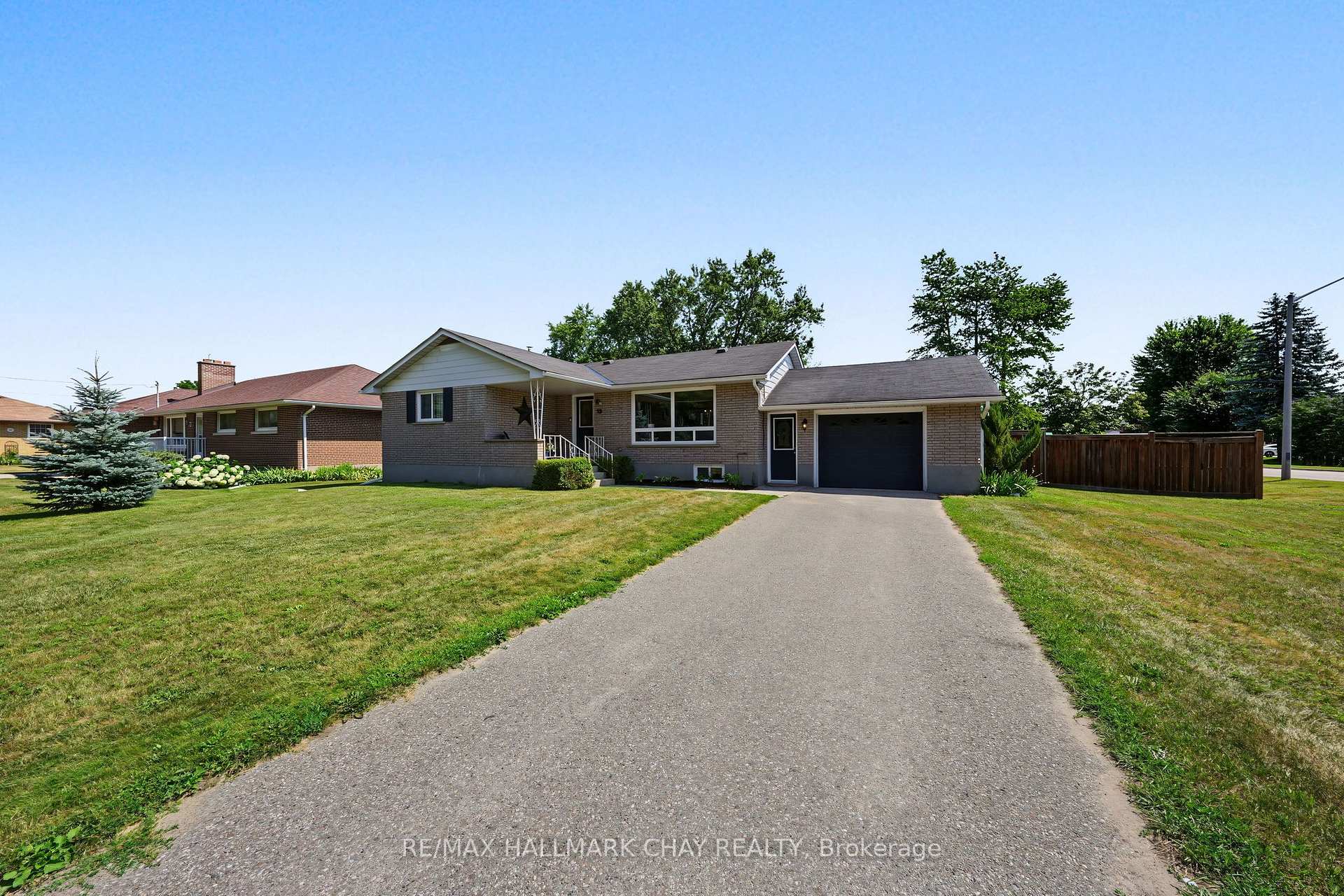 Photo 3 of 13 Downey Avenue, New Tecumseth, Alliston — HOMEH