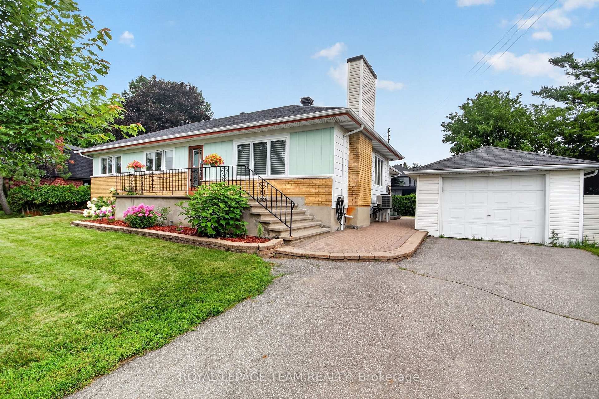 Photo 3 of 53 Fieldrow Street, Ottawa, Meadowlands/Crestview — HOMEH