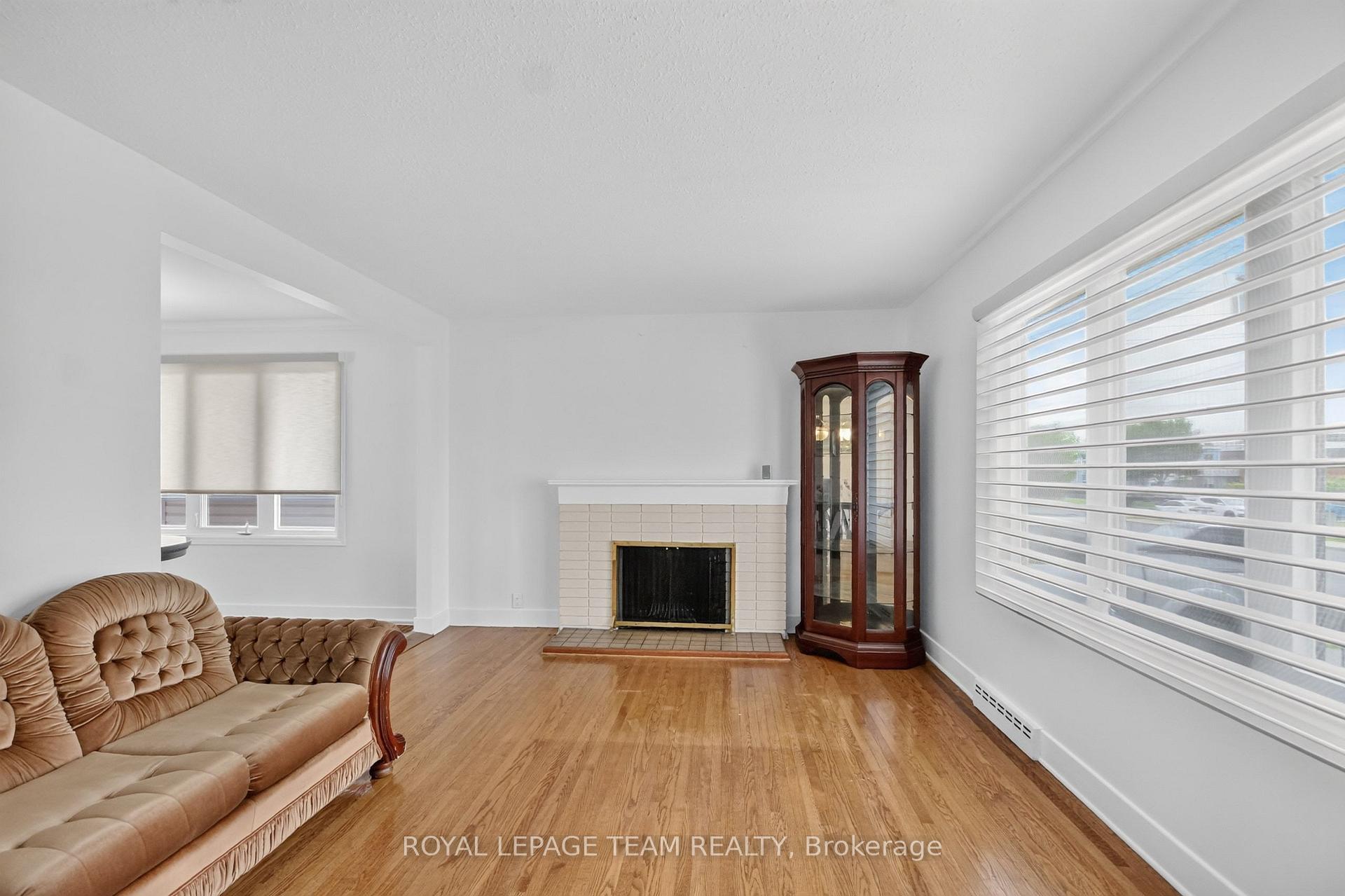 Photo 4 of 53 Fieldrow Street, Ottawa, Meadowlands/Crestview — HOMEH