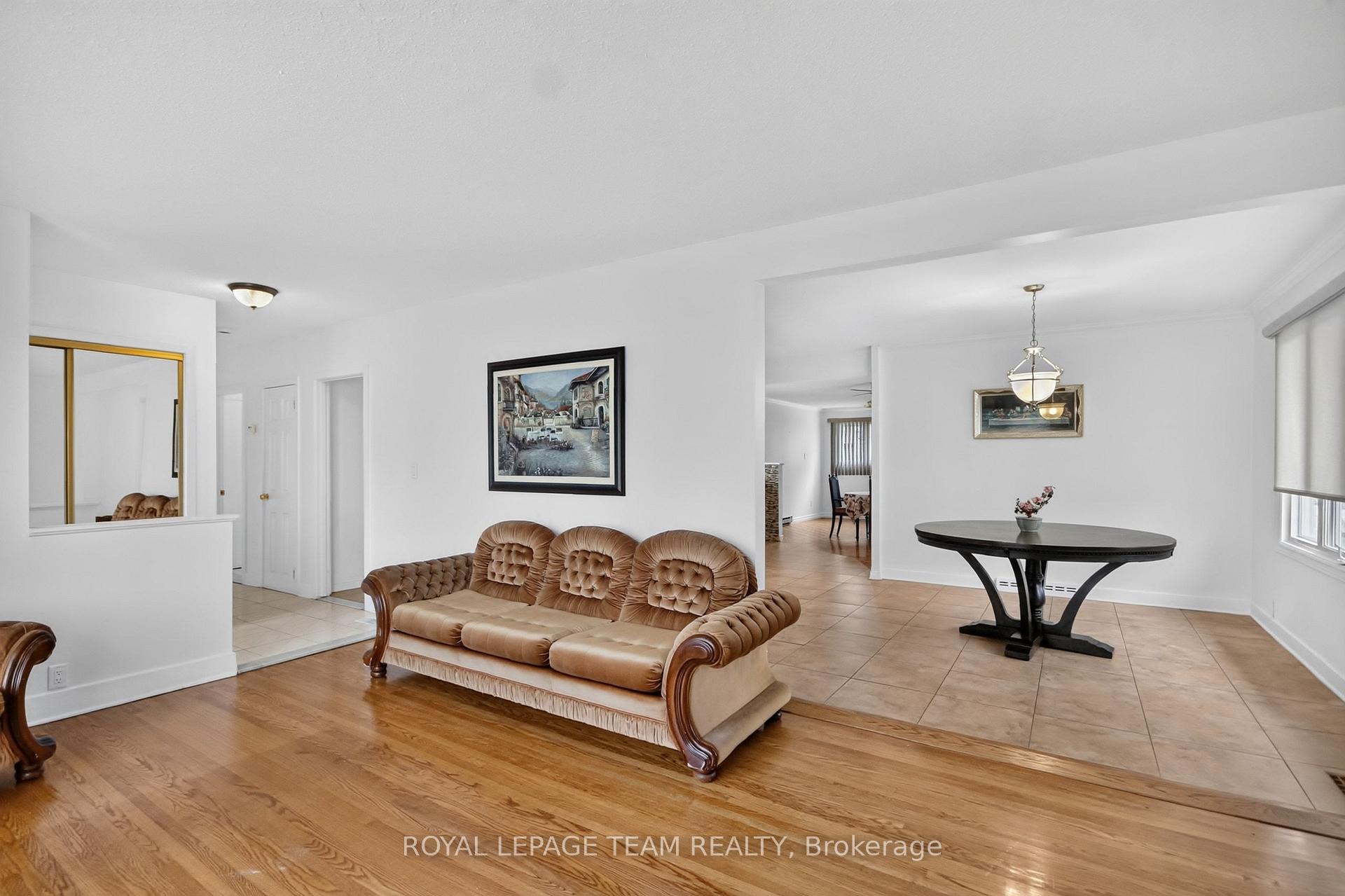 Photo 5 of 53 Fieldrow Street, Ottawa, Meadowlands/Crestview — HOMEH