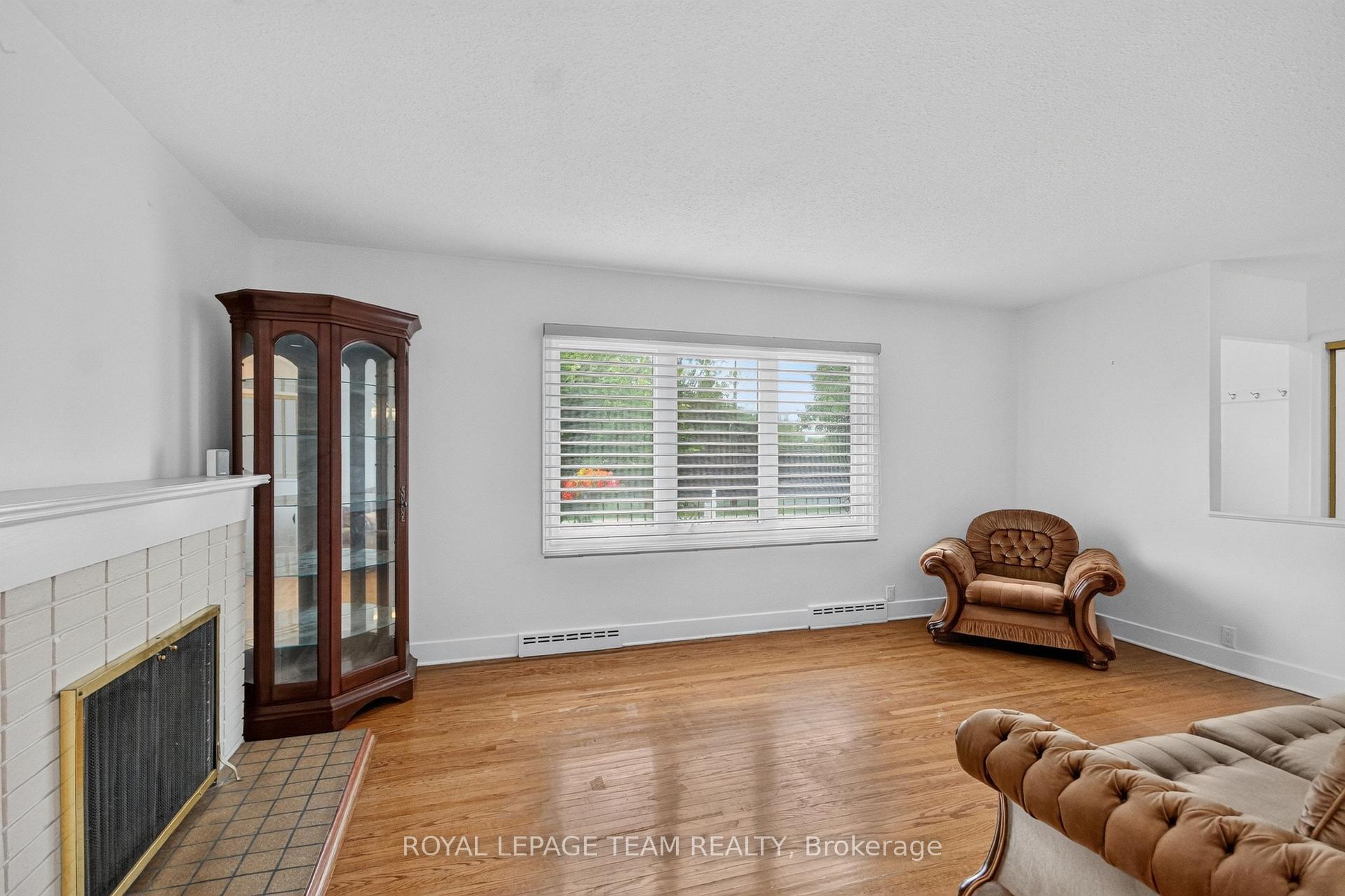 Photo 6 of 53 Fieldrow Street, Ottawa, Meadowlands/Crestview — HOMEH