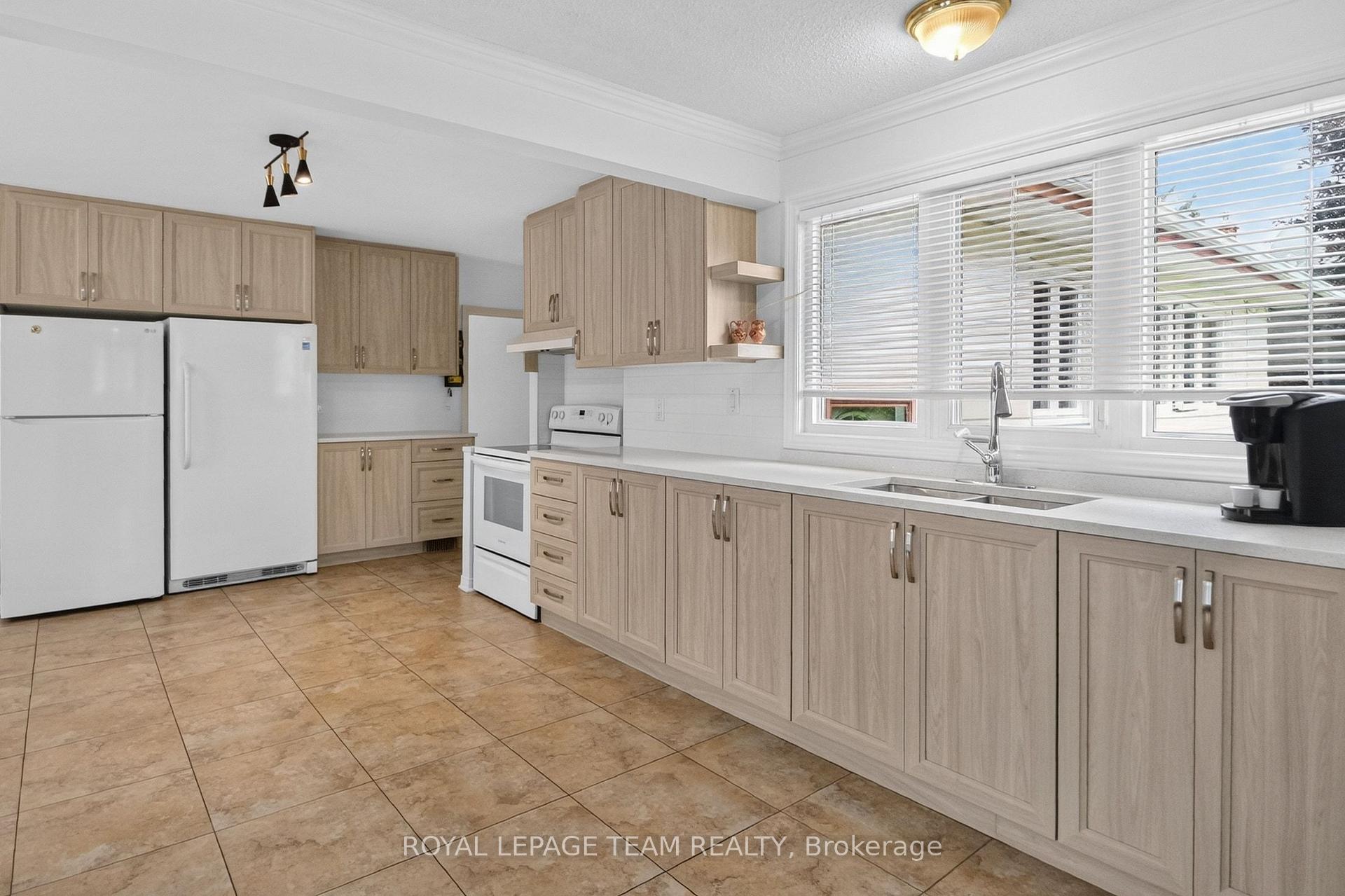 Photo 13 of 53 Fieldrow Street, Ottawa, Meadowlands/Crestview — HOMEH