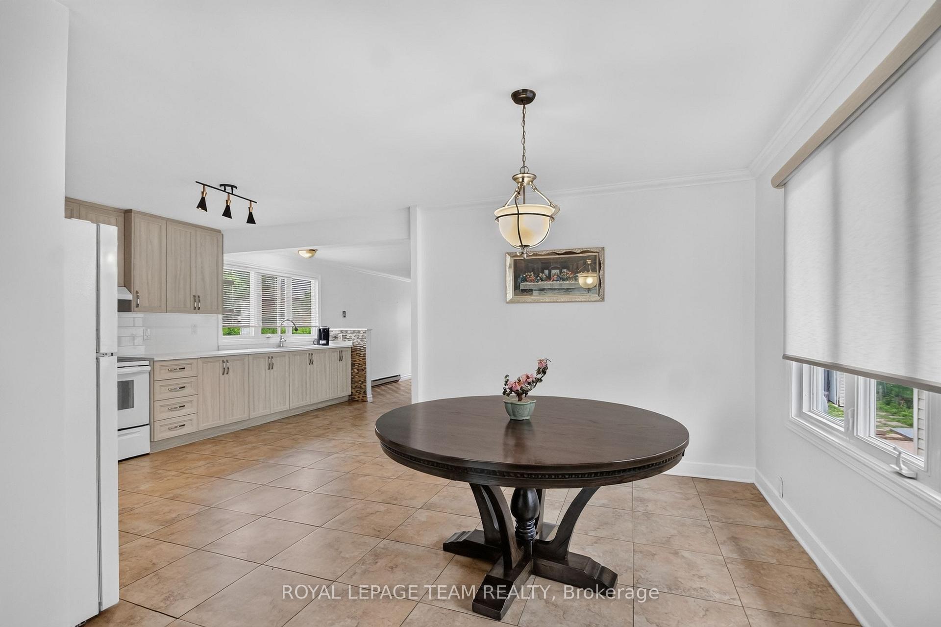 Photo 18 of 53 Fieldrow Street, Ottawa, Meadowlands/Crestview — HOMEH