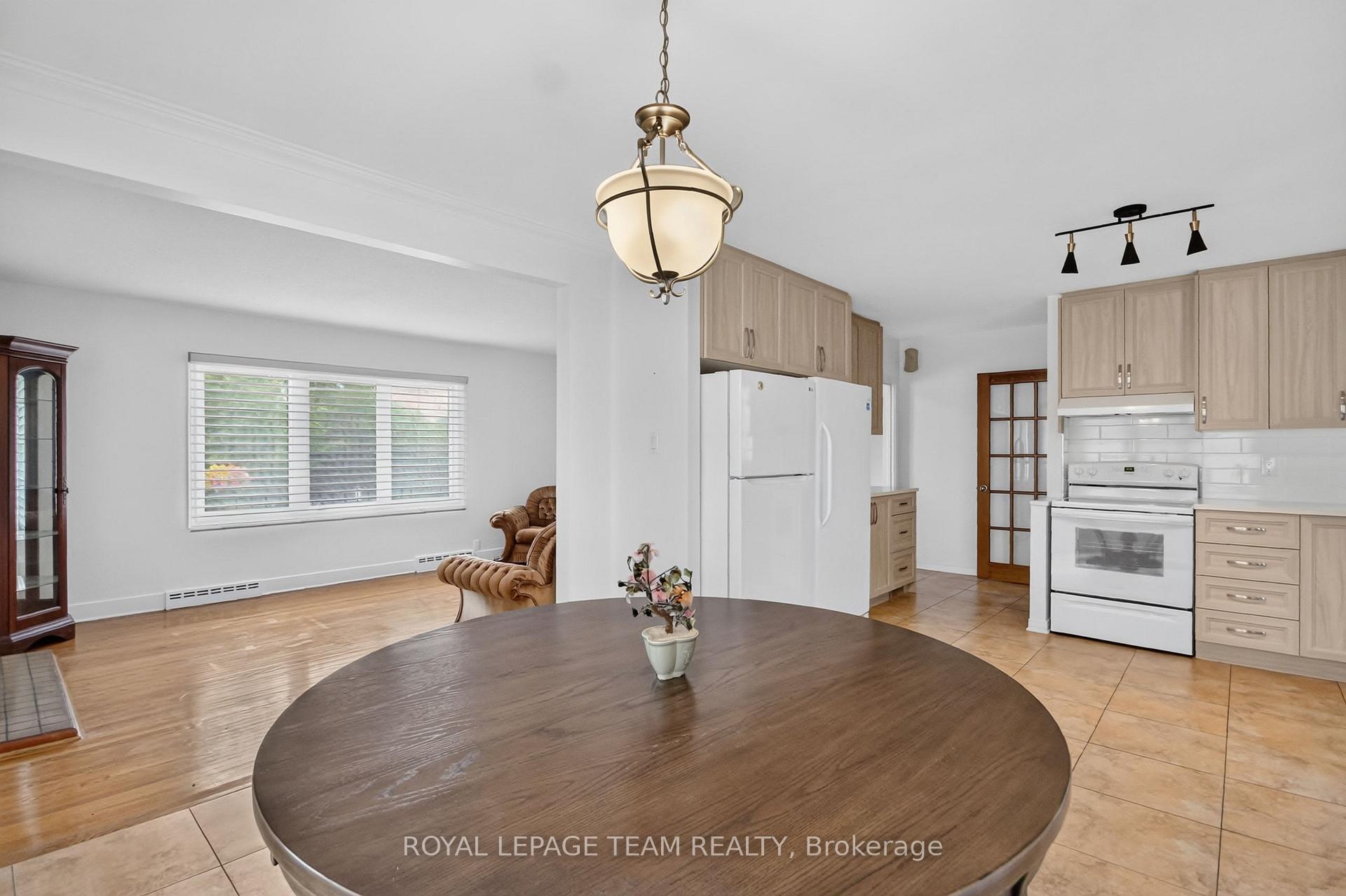 Photo 19 of 53 Fieldrow Street, Ottawa, Meadowlands/Crestview — HOMEH