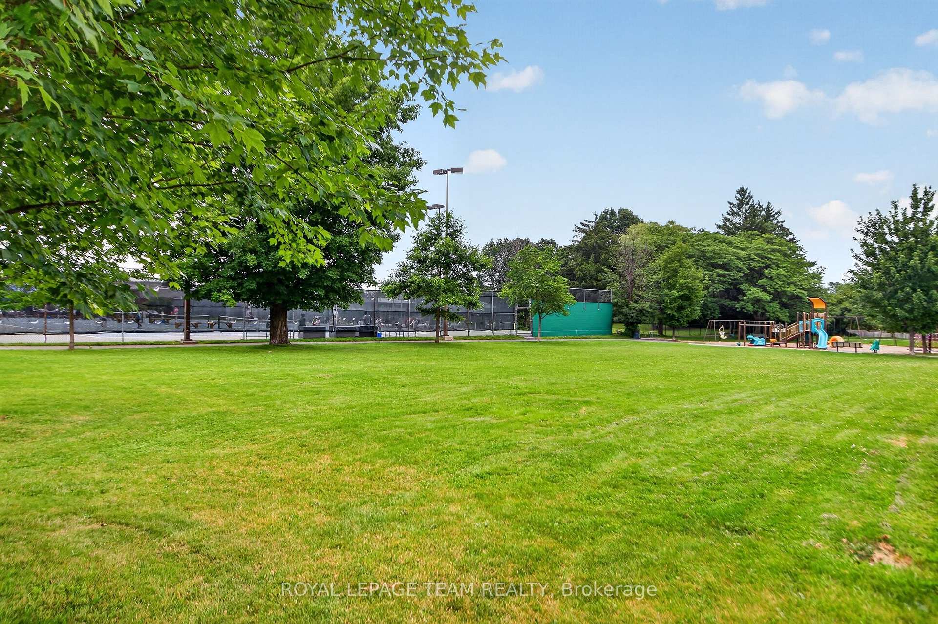 Photo 33 of 53 Fieldrow Street, Ottawa, Meadowlands/Crestview — HOMEH