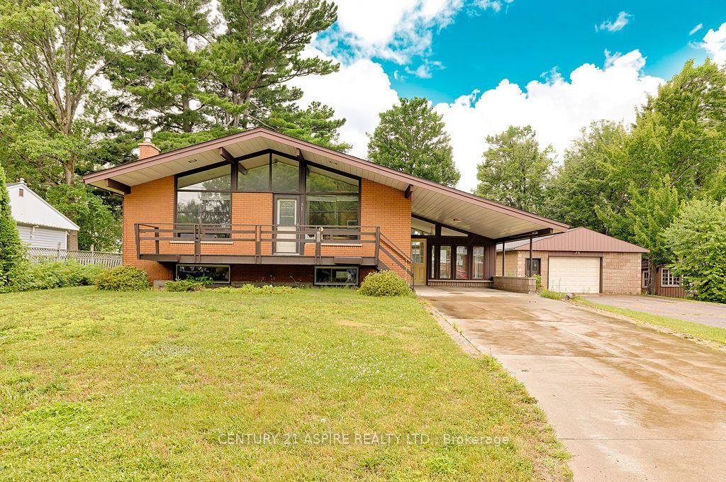 Photo 1 of 31 Selkirk Street, Petawawa, Petawawa — HOMEH