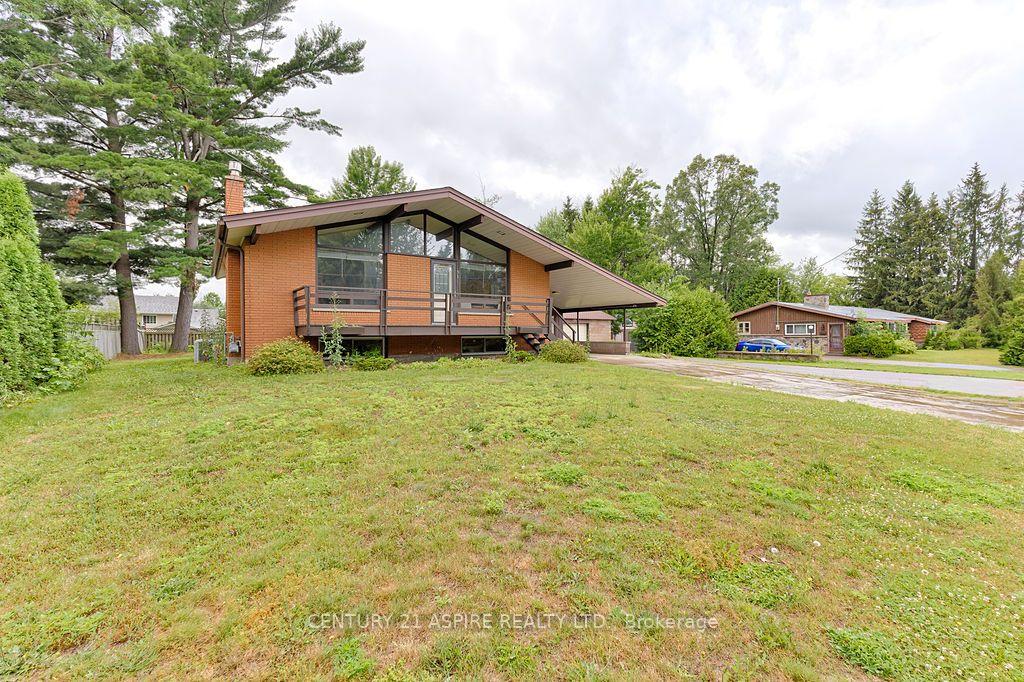 Photo 3 of 31 Selkirk Street, Petawawa, Petawawa — HOMEH