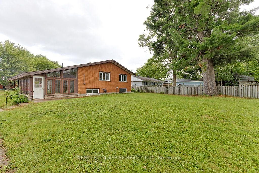 Photo 5 of 31 Selkirk Street, Petawawa, Petawawa — HOMEH