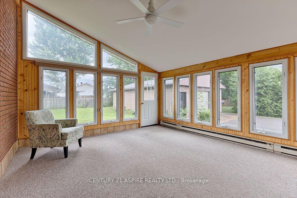 Photo 9 of 31 Selkirk Street, Petawawa, Petawawa — HOMEH