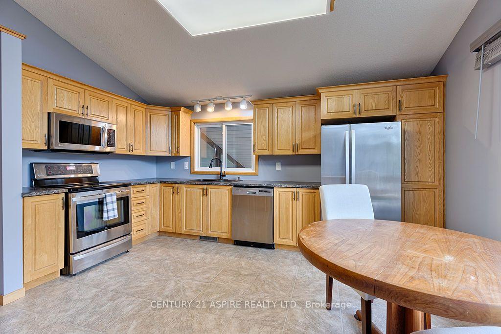 Photo 10 of 31 Selkirk Street, Petawawa, Petawawa — HOMEH