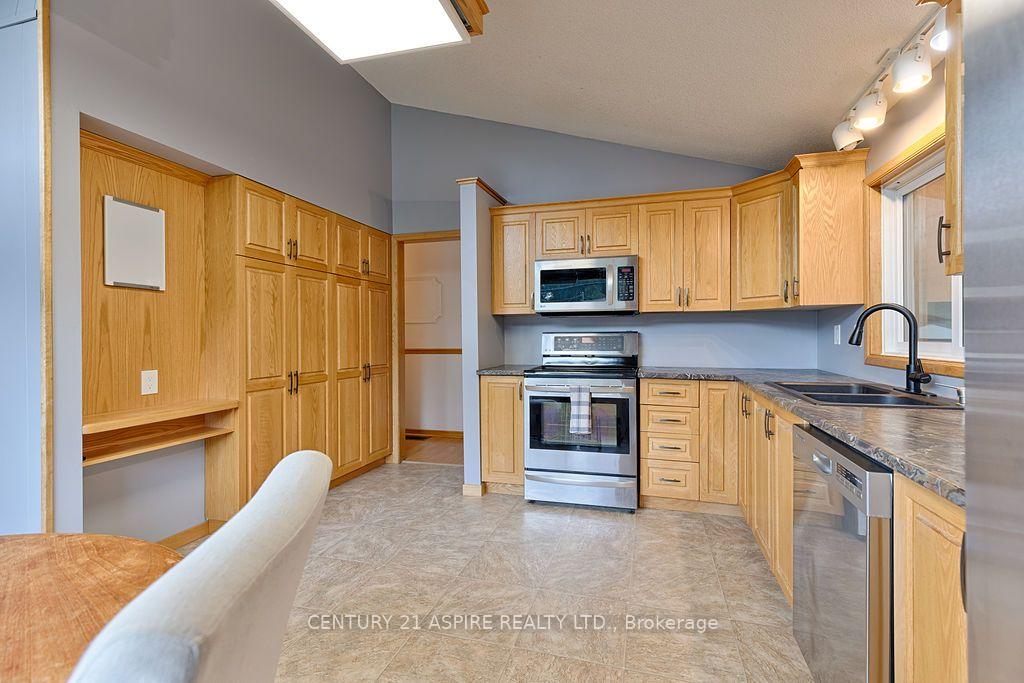 Photo 13 of 31 Selkirk Street, Petawawa, Petawawa — HOMEH