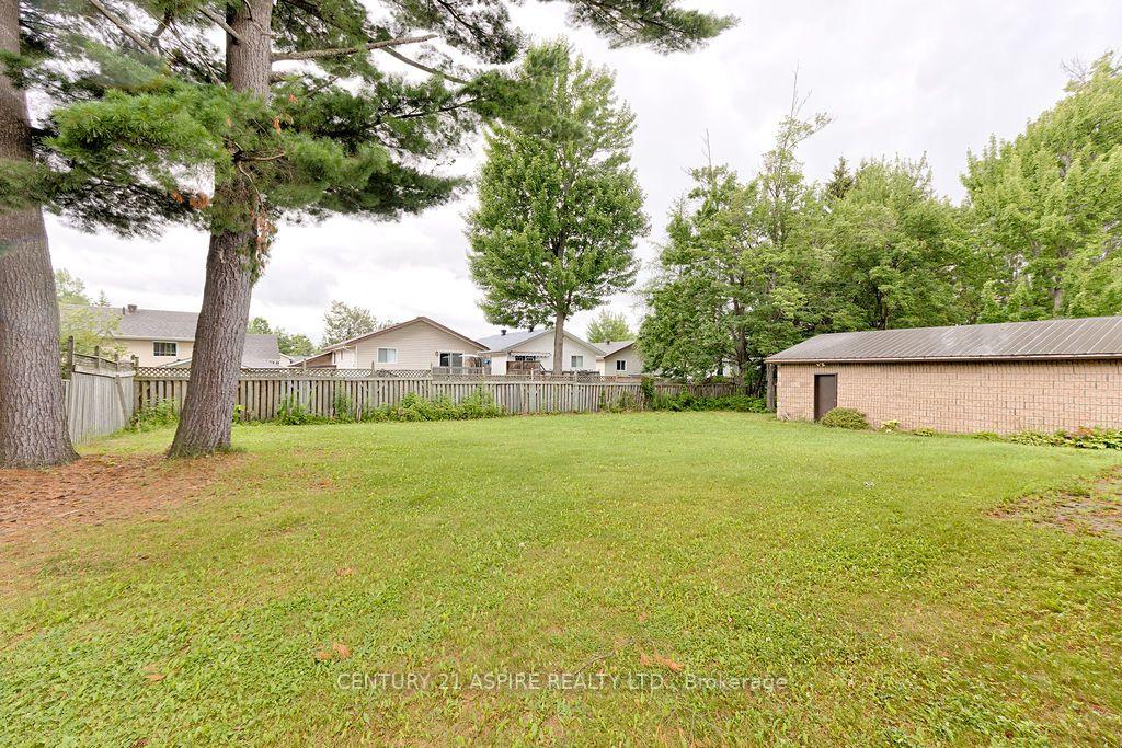 Photo 38 of 31 Selkirk Street, Petawawa, Petawawa — HOMEH