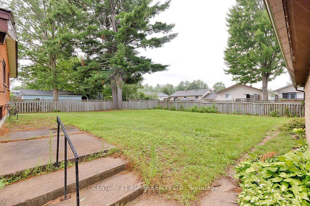 Photo 39 of 31 Selkirk Street, Petawawa, Petawawa — HOMEH