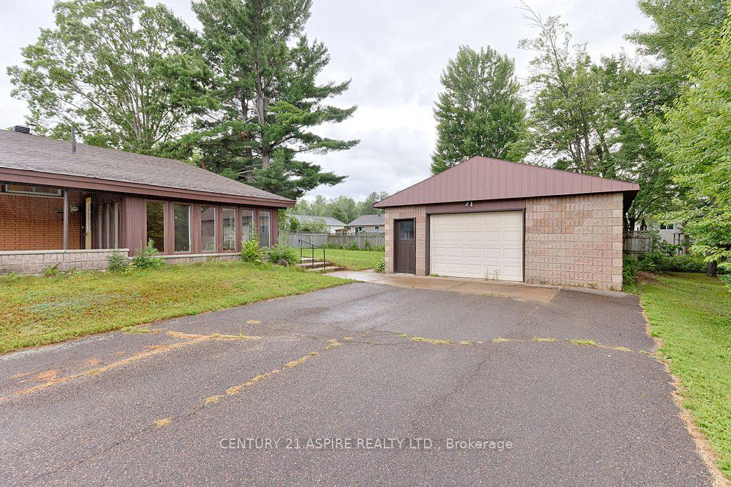 Photo 40 of 31 Selkirk Street, Petawawa, Petawawa — HOMEH