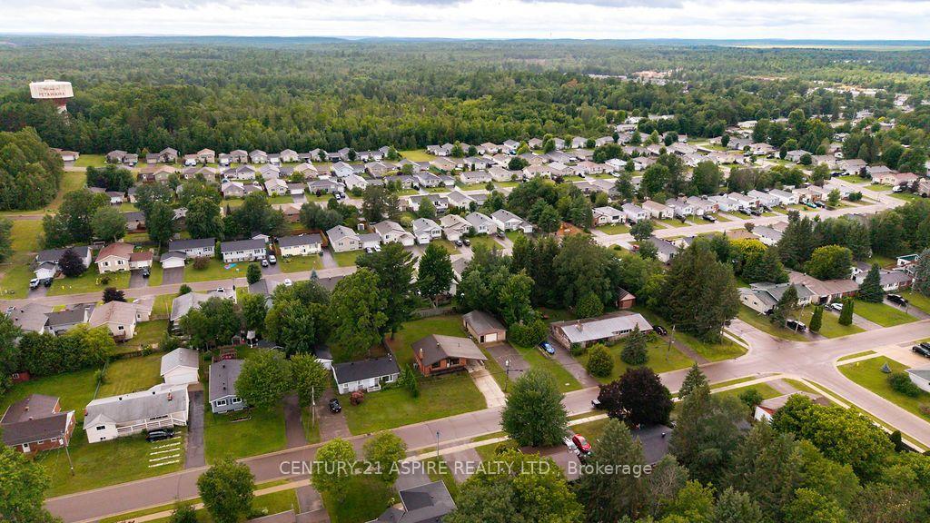 Photo 45 of 31 Selkirk Street, Petawawa, Petawawa — HOMEH