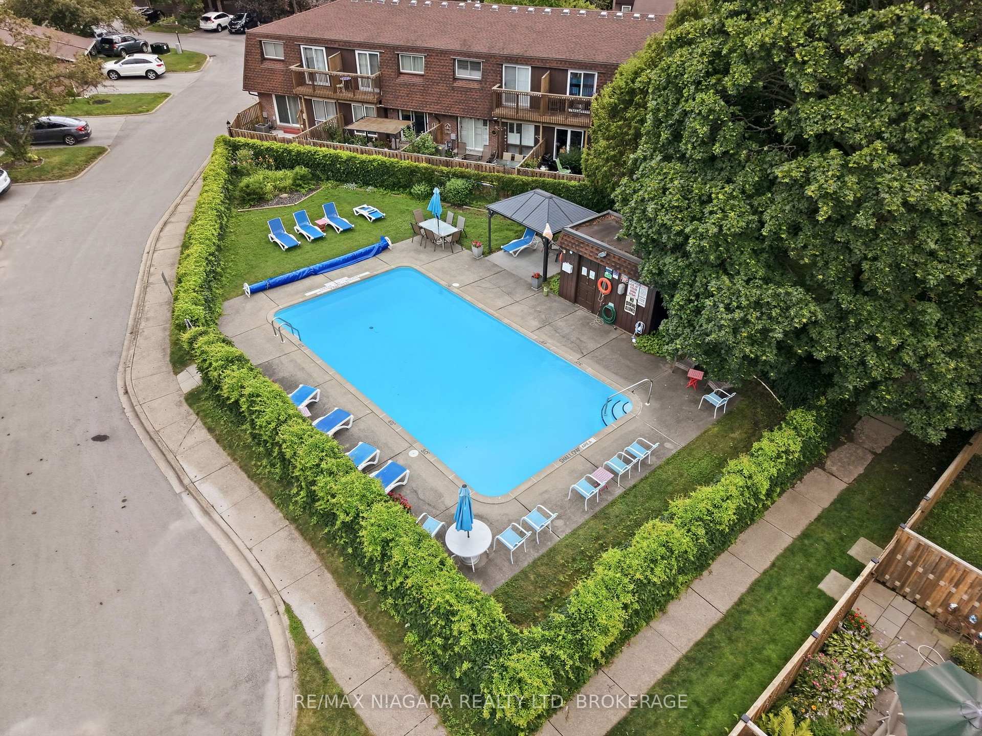 Photo 3 of Unit 24, 122 Lakeshore Road, St. Catharines, Lakeport — HOMEH