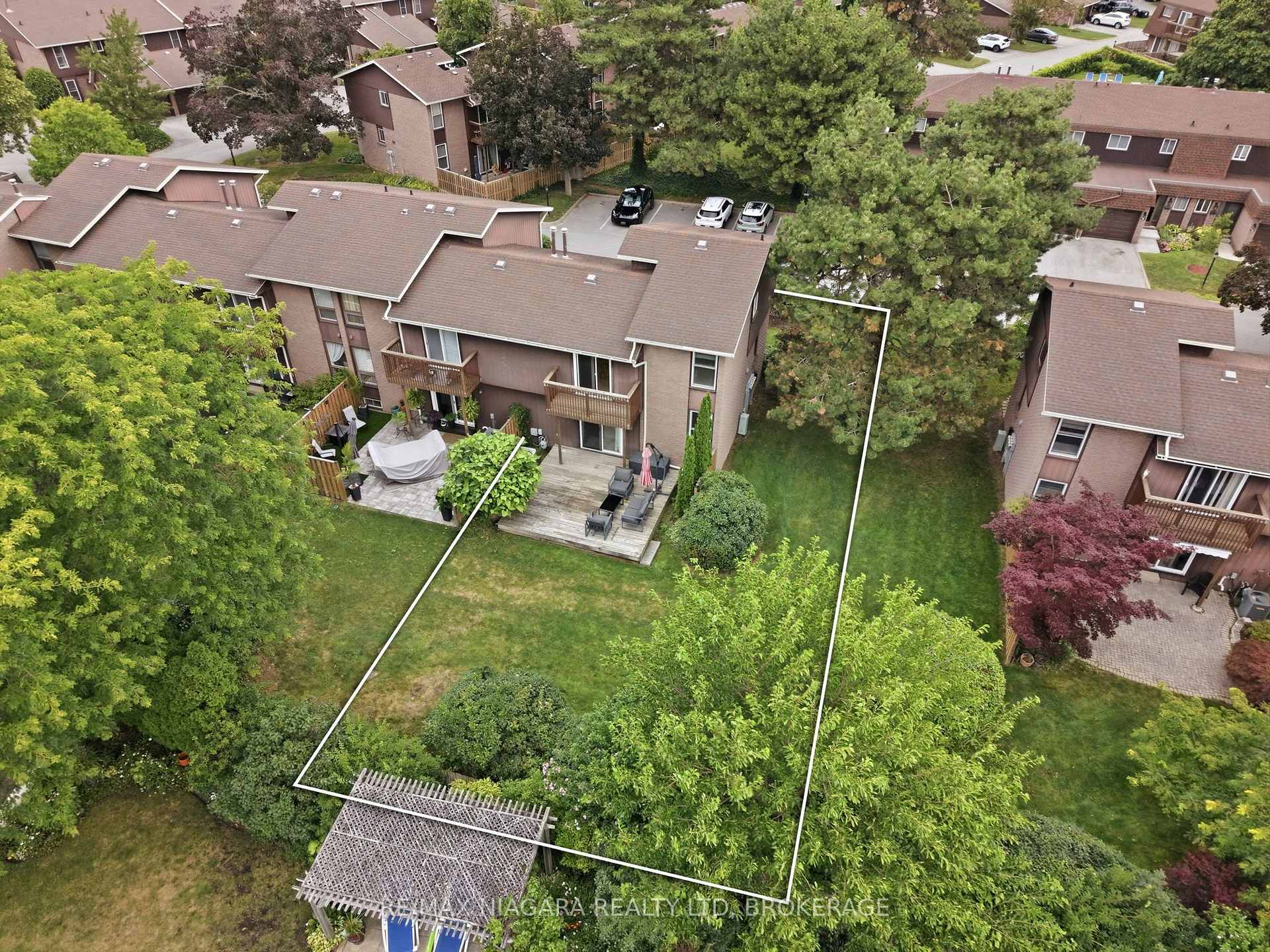 Photo 4 of Unit 24, 122 Lakeshore Road, St. Catharines, Lakeport — HOMEH