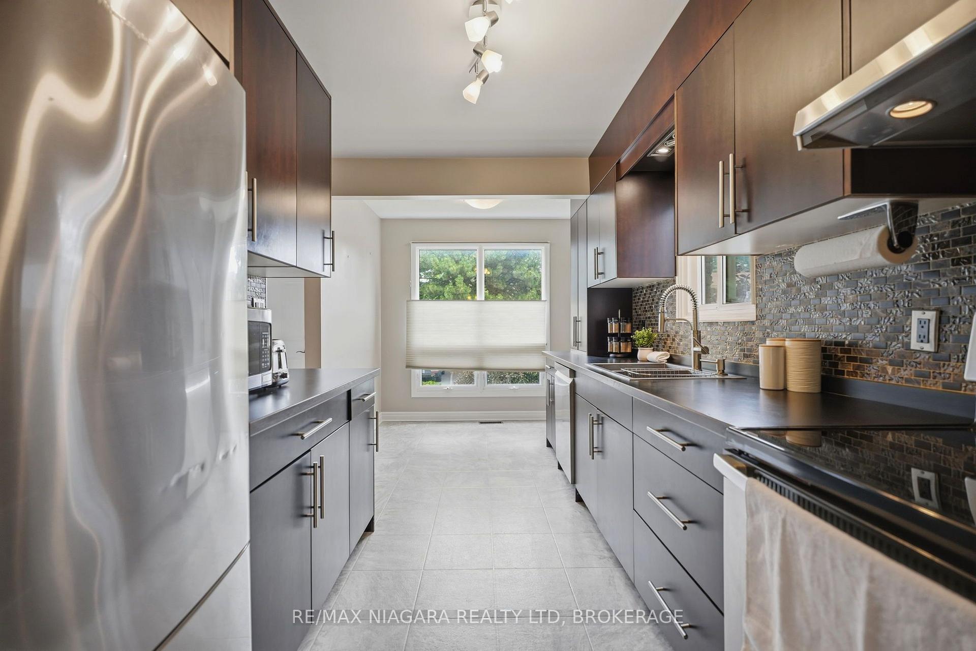 Photo 9 of Unit 24, 122 Lakeshore Road, St. Catharines, Lakeport — HOMEH