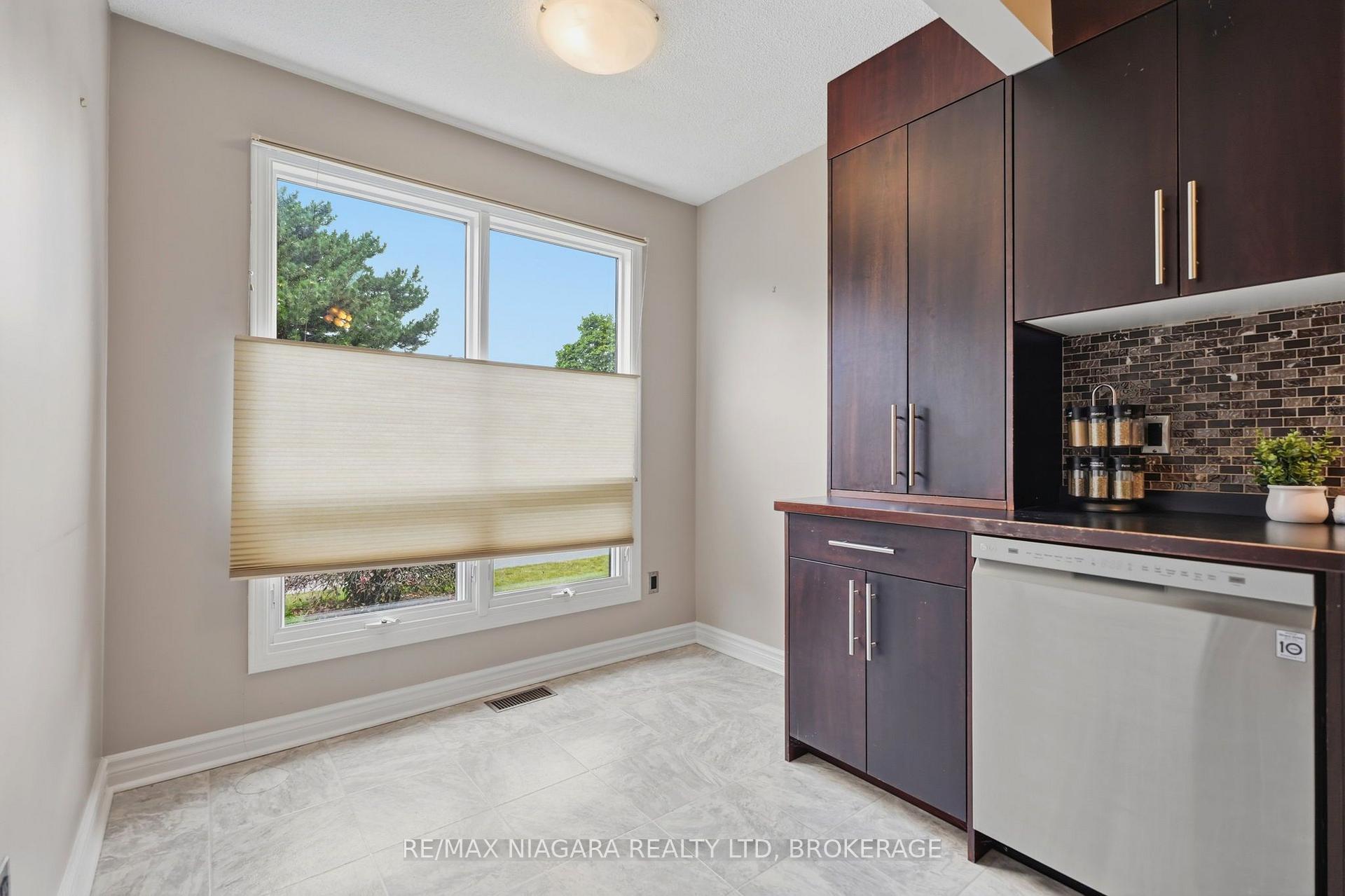 Photo 10 of Unit 24, 122 Lakeshore Road, St. Catharines, Lakeport — HOMEH