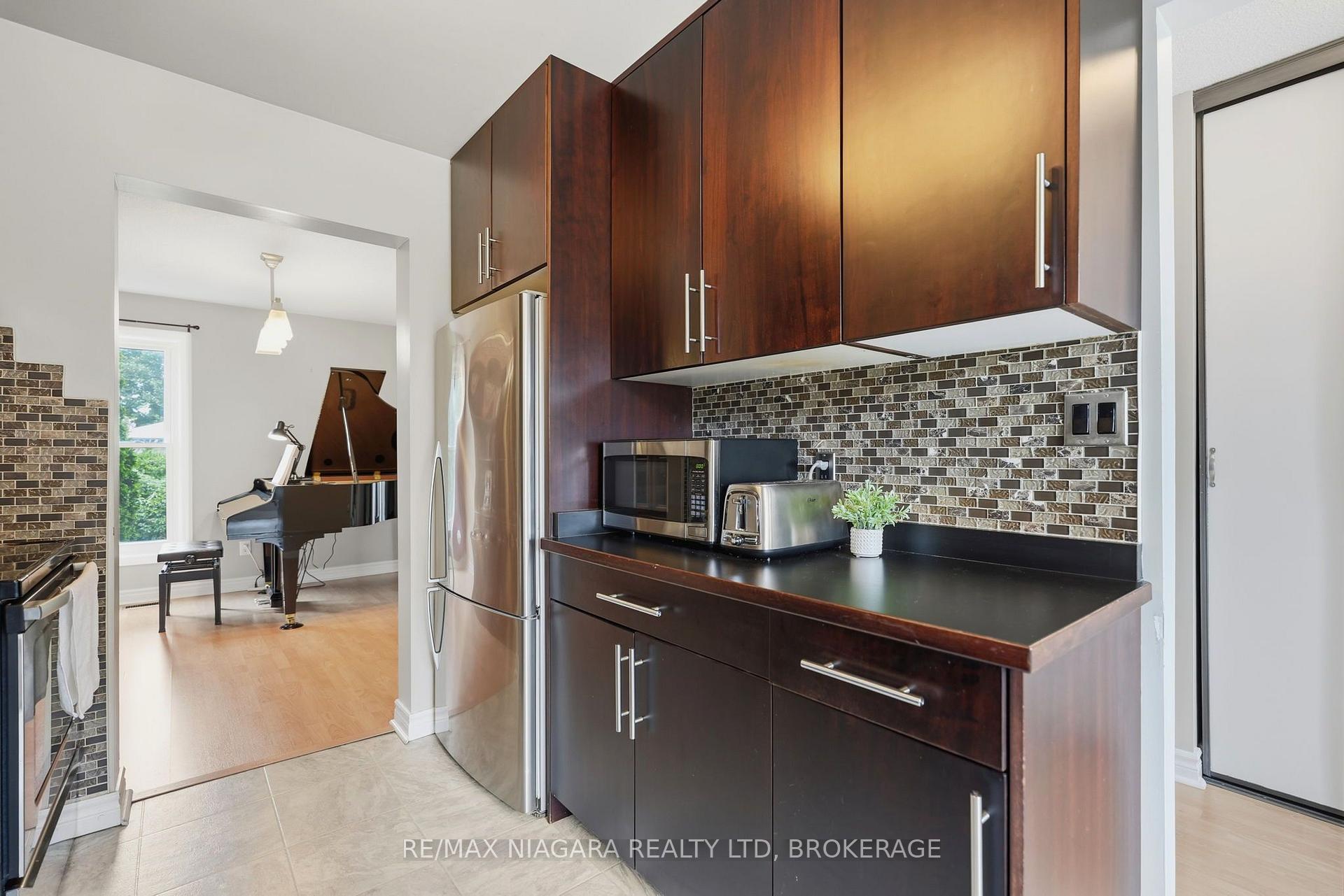 Photo 11 of Unit 24, 122 Lakeshore Road, St. Catharines, Lakeport — HOMEH
