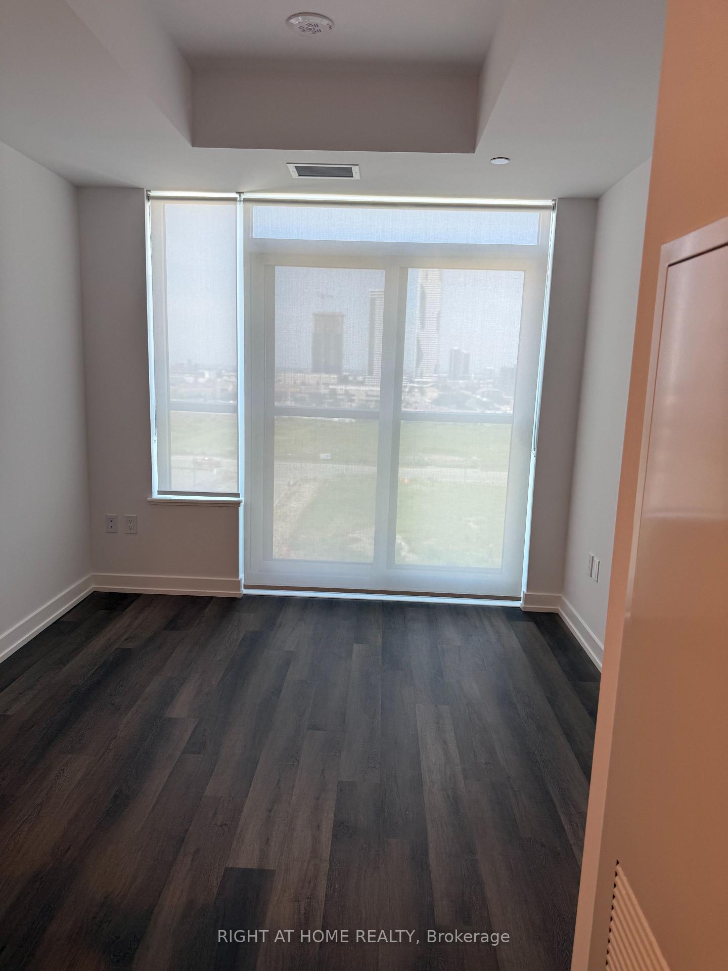Photo 5 of Unit 603, 21 Meadowvale Road, Vaughan, Concord — HOMEH