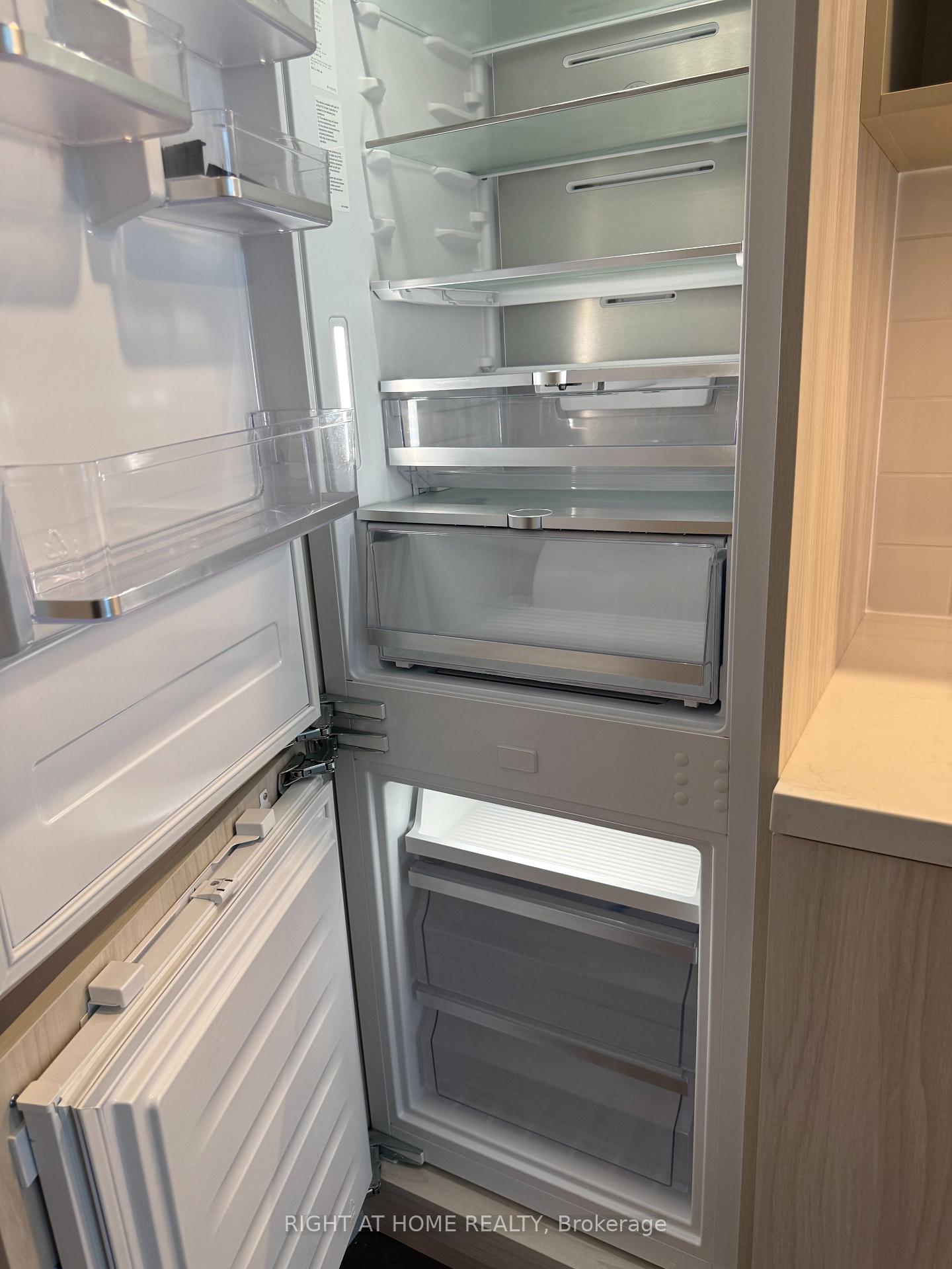 Photo 9 of Unit 603, 21 Meadowvale Road, Vaughan, Concord — HOMEH