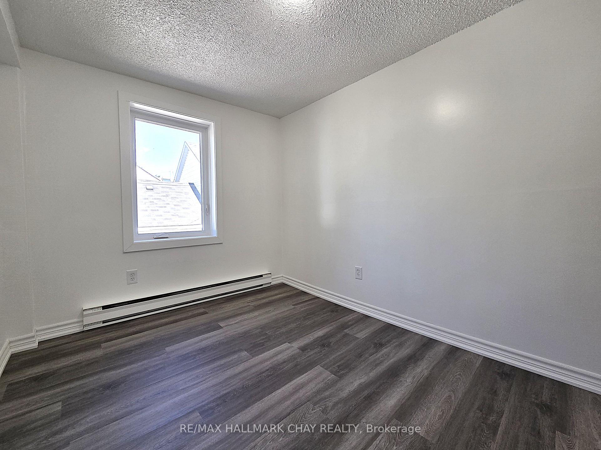 Photo 7 of Unit 4, 58 Queen Street W, Springwater, Elmvale — HOMEH