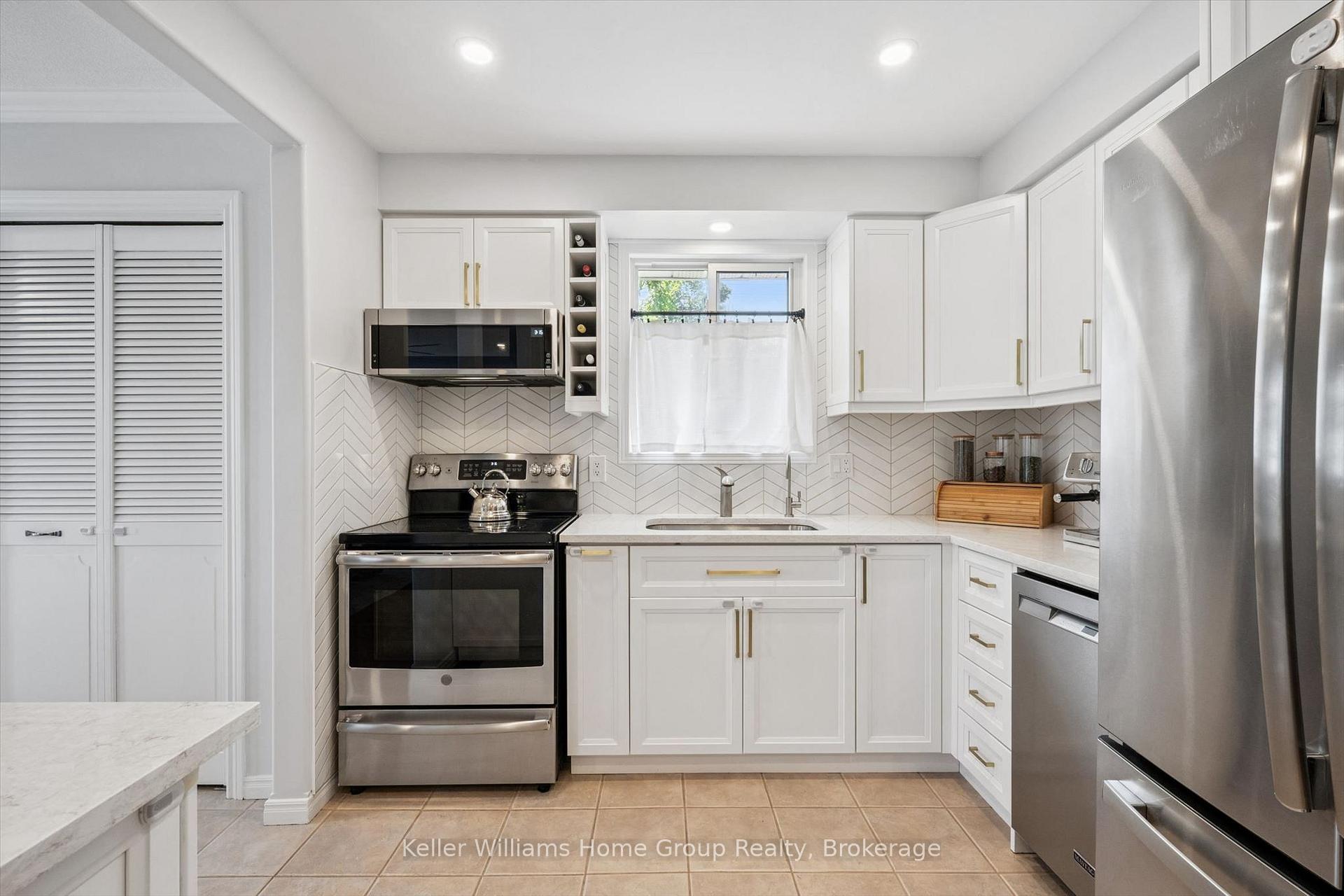 Photo 12 of 51 Dunhill Crescent, Guelph, Willow West/Sugarbush/West Acres — HOMEH